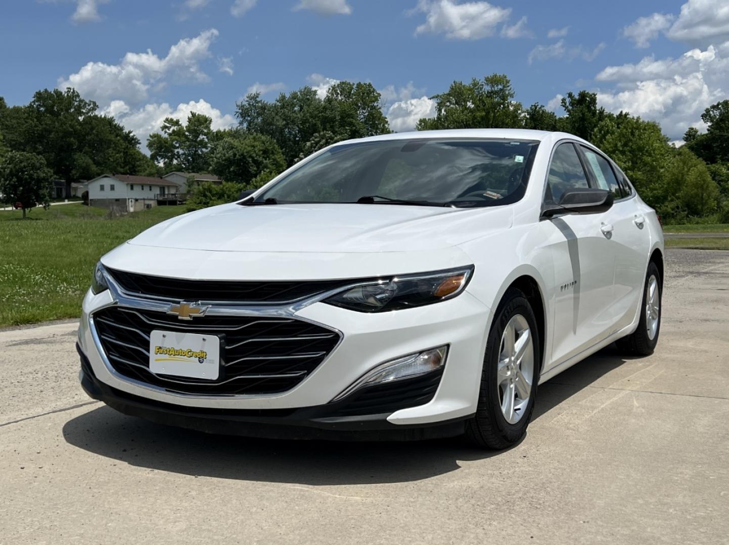 2020 WHITE /Gray Cloth Chevrolet Malibu LS (1G1ZC5ST8LF) with an 1.5L 4 Cyl. engine, Automatic transmission, located at 506 S. Kingshighway, Cape Girardeau, MO, 63703, (573) 235-5000, 37.294991, -89.553635 - 2020 Chevrolet Malibu LS 1-Owner 99xxx miles Front Wheel Drive 1.5L 4 Cyl. Automatic Backup Camera Bluetooth Cruise Power Windows/Locks/Mirrors We have financing available and we accept trades! Fill out a credit application on our website or come by today! If you have any questions, give - Photo#3
