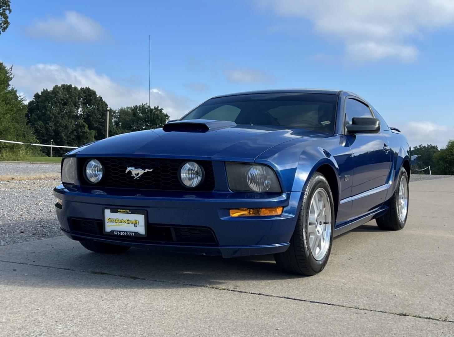 2007 BLUE /Gray Leather Ford Mustang GT Deluxe Coupe (1ZVHT82H175) with an 4.6L V8 engine, Automatic transmission, located at 2990 Old Orchard Rd., Jackson, MO, 63755, 37.354214, -89.612106 - 2007 Ford Mustang GT Deluxe Only 89xxx miles Rear Wheel Drive 4.6L V8 5-Speed Manual Leather Power Driver Seat Cruise Power Windows/Locks/Mirrors We have financing available and we accept trades! Fill out a credit application on our website or come by today! If you have any questions, give - Photo#3