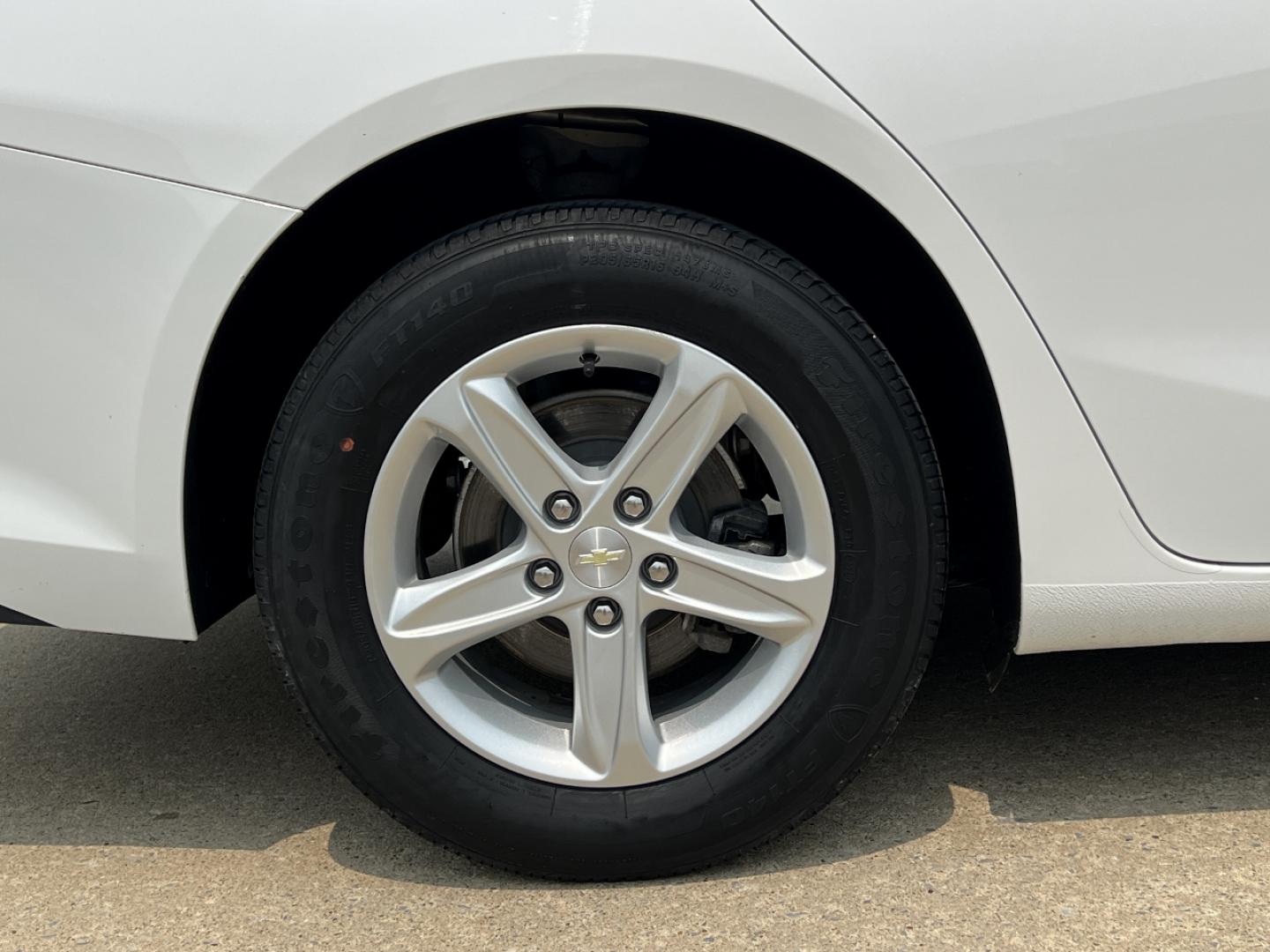 2020 WHITE /Gray Cloth Chevrolet Malibu LS (1G1ZC5ST6LF) with an 1.5L 4 Cyl. engine, Automatic transmission, located at 2990 Old Orchard Rd., Jackson, MO, 63755, 37.354214, -89.612106 - 2020 Chevrolet Malibu LS 1-Owner 113xxx miles Front Wheel Drive 1.5L 4 Cyl. Automatic Backup Camera Bluetooth Cruise Power Windows/Locks/Mirrors We have financing available and we accept trades! Fill out a credit application on our website or come by today! If you have any questions, give - Photo#37