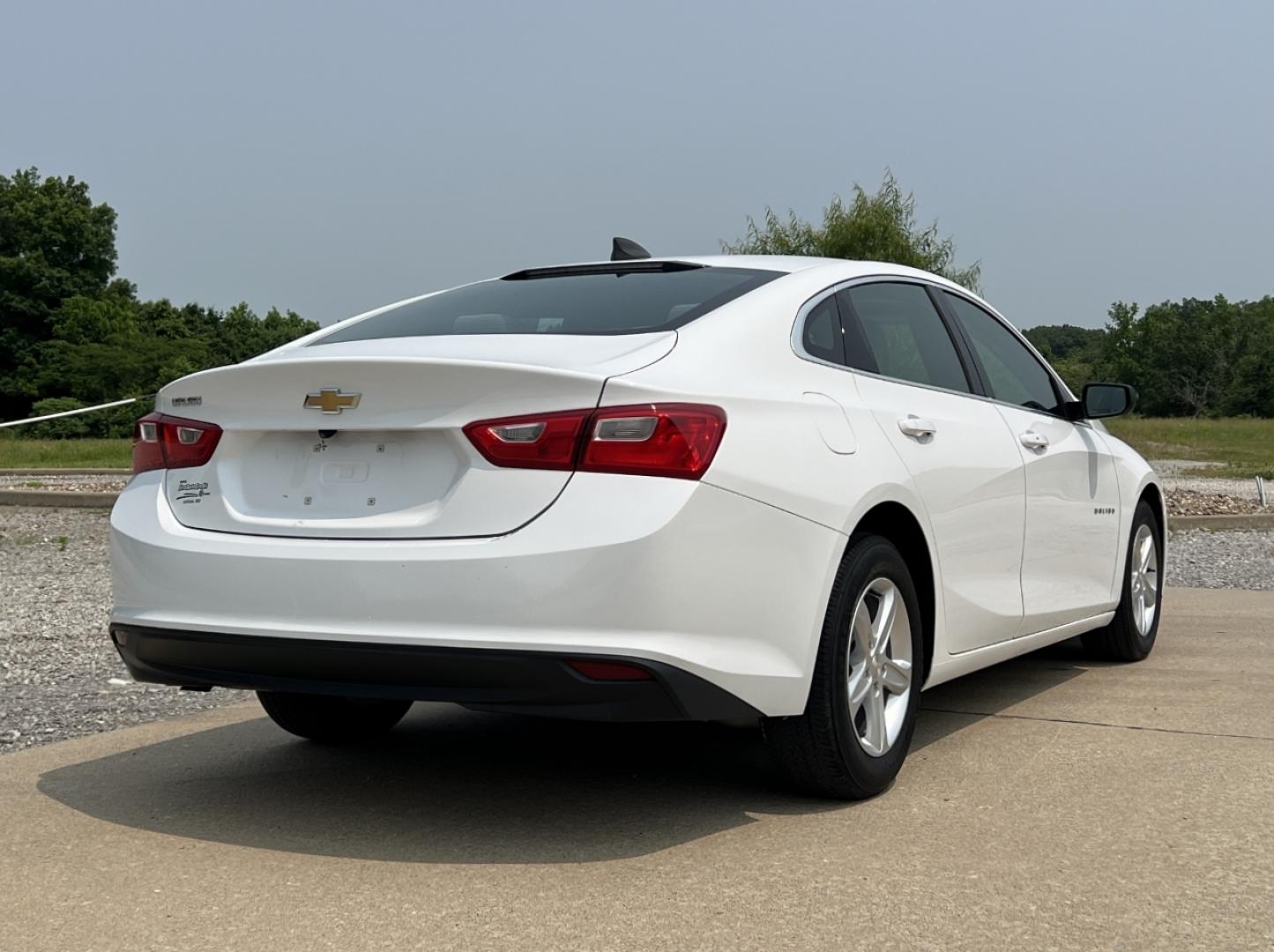 2020 WHITE /Gray Cloth Chevrolet Malibu LS (1G1ZC5ST6LF) with an 1.5L 4 Cyl. engine, Automatic transmission, located at 2990 Old Orchard Rd., Jackson, MO, 63755, 37.354214, -89.612106 - 2020 Chevrolet Malibu LS 1-Owner 113xxx miles Front Wheel Drive 1.5L 4 Cyl. Automatic Backup Camera Bluetooth Cruise Power Windows/Locks/Mirrors We have financing available and we accept trades! Fill out a credit application on our website or come by today! If you have any questions, give - Photo#6