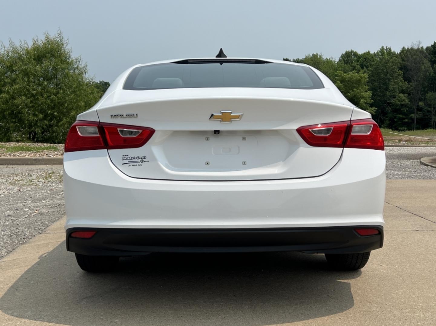 2020 WHITE /Gray Cloth Chevrolet Malibu LS (1G1ZC5ST6LF) with an 1.5L 4 Cyl. engine, Automatic transmission, located at 2990 Old Orchard Rd., Jackson, MO, 63755, 37.354214, -89.612106 - 2020 Chevrolet Malibu LS 1-Owner 113xxx miles Front Wheel Drive 1.5L 4 Cyl. Automatic Backup Camera Bluetooth Cruise Power Windows/Locks/Mirrors We have financing available and we accept trades! Fill out a credit application on our website or come by today! If you have any questions, give - Photo#8