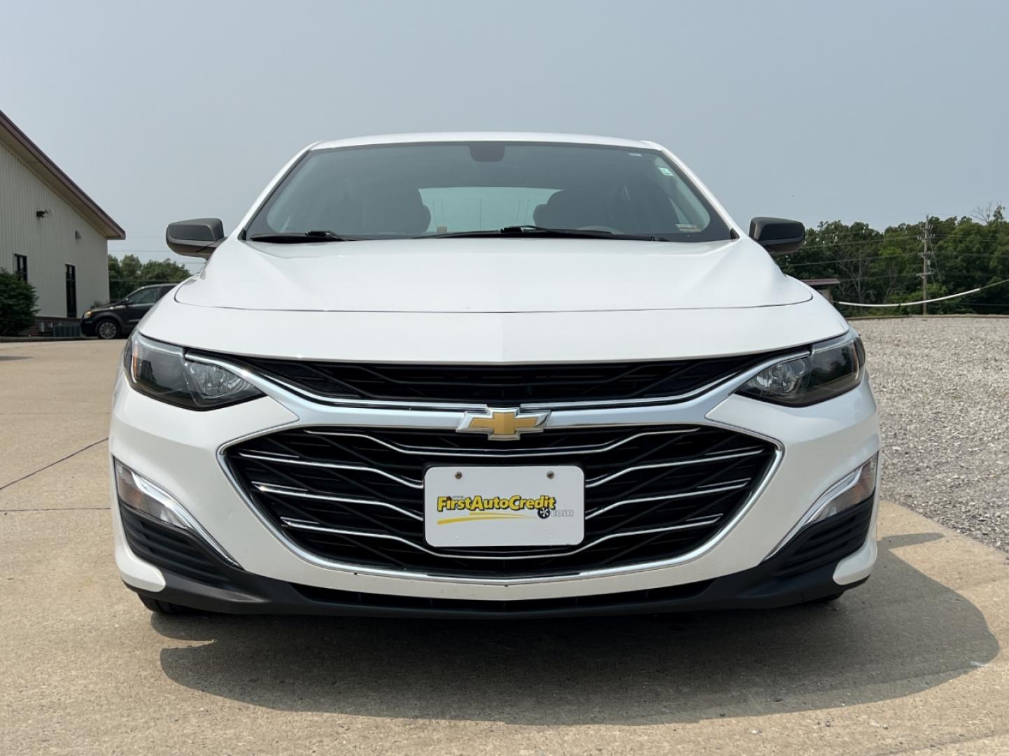 2020 WHITE /Gray Cloth Chevrolet Malibu LS (1G1ZC5ST6LF) with an 1.5L 4 Cyl. engine, Automatic transmission, located at 2990 Old Orchard Rd., Jackson, MO, 63755, 37.354214, -89.612106 - 2020 Chevrolet Malibu LS 1-Owner 113xxx miles Front Wheel Drive 1.5L 4 Cyl. Automatic Backup Camera Bluetooth Cruise Power Windows/Locks/Mirrors We have financing available and we accept trades! Fill out a credit application on our website or come by today! If you have any questions, give - Photo#9