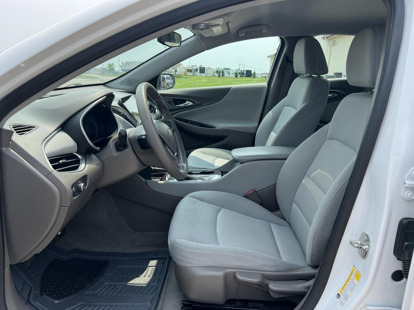 2020 WHITE /Gray Cloth Chevrolet Malibu LS (1G1ZC5ST6LF) with an 1.5L 4 Cyl. engine, Automatic transmission, located at 2990 Old Orchard Rd., Jackson, MO, 63755, 37.354214, -89.612106 - 2020 Chevrolet Malibu LS 1-Owner 113xxx miles Front Wheel Drive 1.5L 4 Cyl. Automatic Backup Camera Bluetooth Cruise Power Windows/Locks/Mirrors We have financing available and we accept trades! Fill out a credit application on our website or come by today! If you have any questions, give - Photo#11