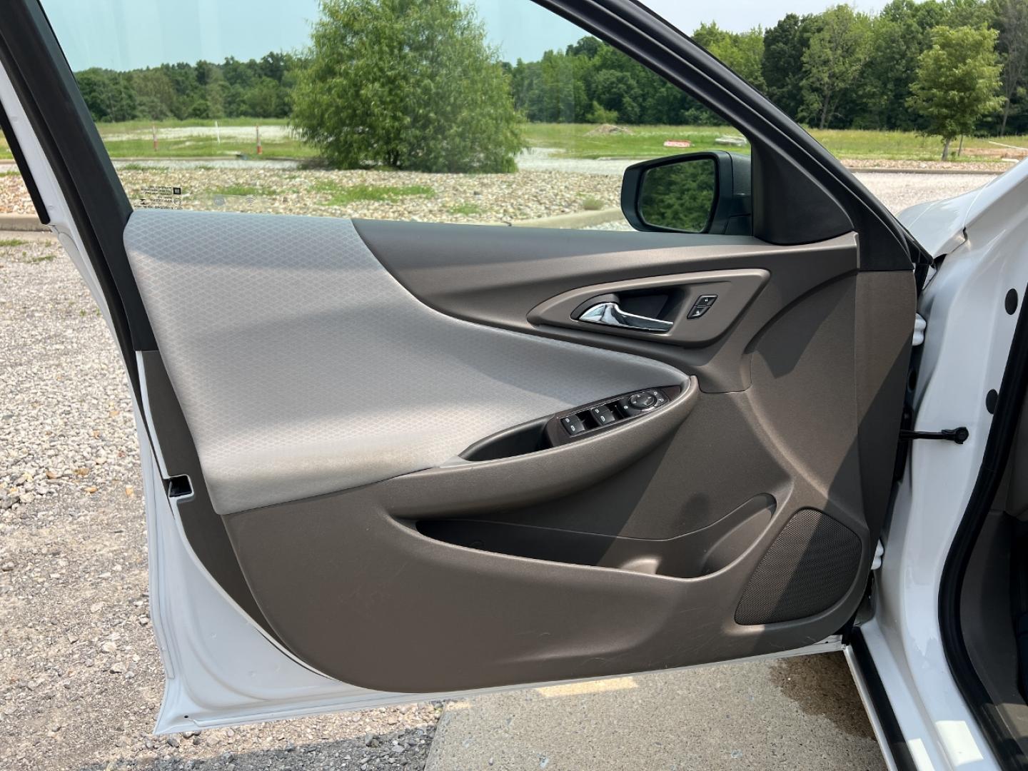 2020 WHITE /Gray Cloth Chevrolet Malibu LS (1G1ZC5ST6LF) with an 1.5L 4 Cyl. engine, Automatic transmission, located at 2990 Old Orchard Rd., Jackson, MO, 63755, 37.354214, -89.612106 - 2020 Chevrolet Malibu LS 1-Owner 113xxx miles Front Wheel Drive 1.5L 4 Cyl. Automatic Backup Camera Bluetooth Cruise Power Windows/Locks/Mirrors We have financing available and we accept trades! Fill out a credit application on our website or come by today! If you have any questions, give - Photo#10