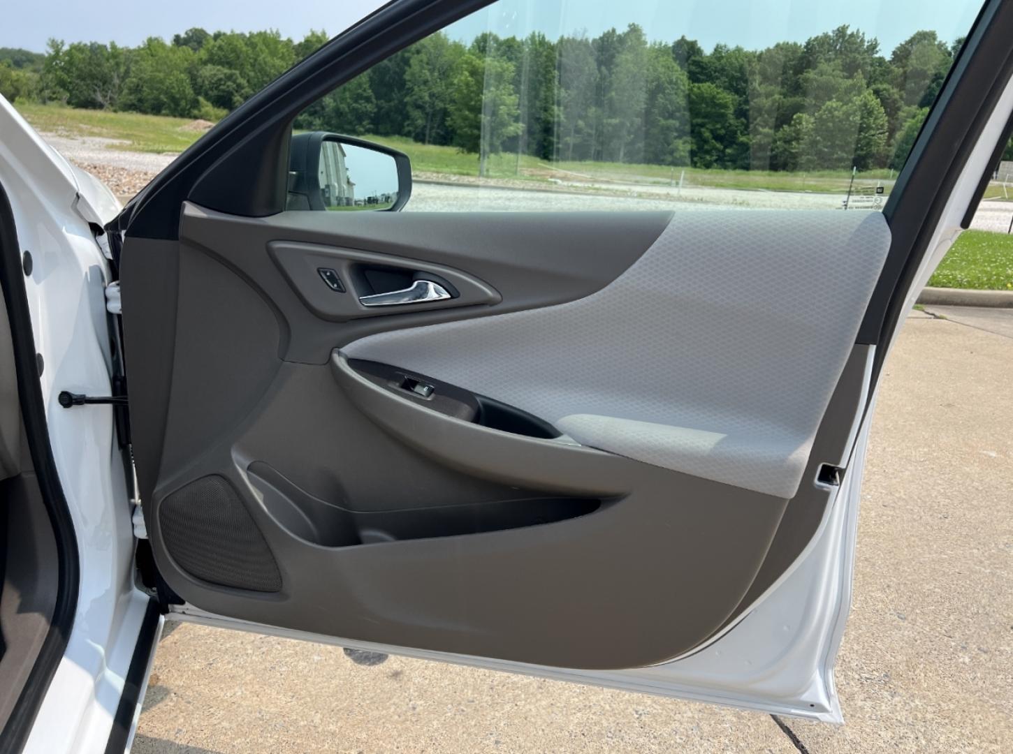 2020 WHITE /Gray Cloth Chevrolet Malibu LS (1G1ZC5ST6LF) with an 1.5L 4 Cyl. engine, Automatic transmission, located at 2990 Old Orchard Rd., Jackson, MO, 63755, 37.354214, -89.612106 - 2020 Chevrolet Malibu LS 1-Owner 113xxx miles Front Wheel Drive 1.5L 4 Cyl. Automatic Backup Camera Bluetooth Cruise Power Windows/Locks/Mirrors We have financing available and we accept trades! Fill out a credit application on our website or come by today! If you have any questions, give - Photo#12