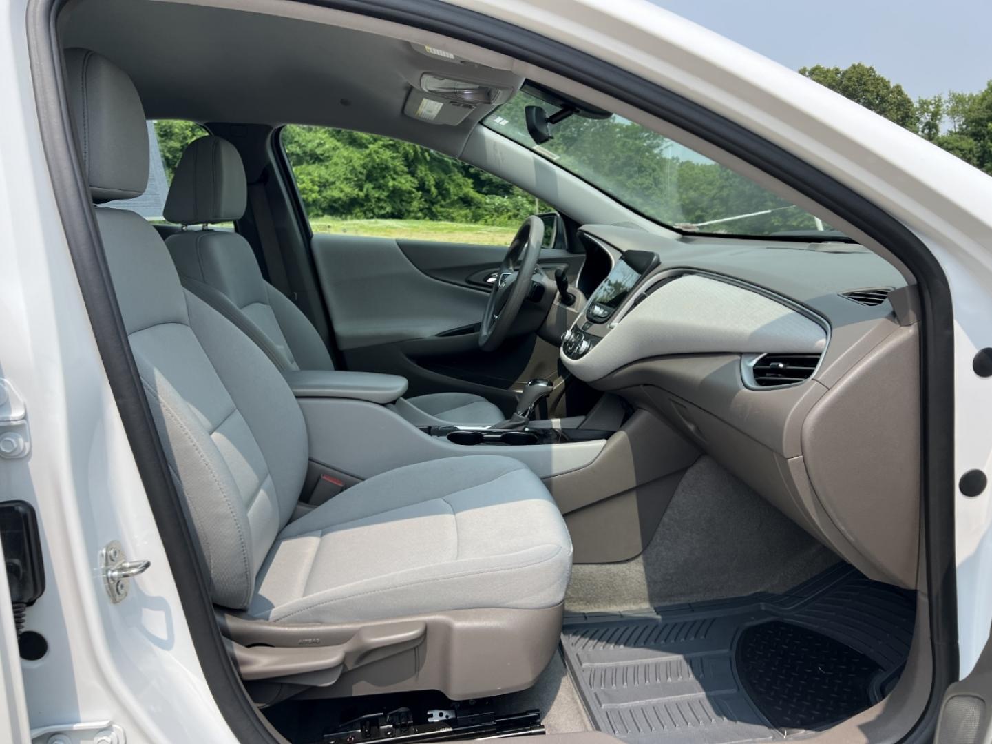 2020 WHITE /Gray Cloth Chevrolet Malibu LS (1G1ZC5ST6LF) with an 1.5L 4 Cyl. engine, Automatic transmission, located at 2990 Old Orchard Rd., Jackson, MO, 63755, 37.354214, -89.612106 - 2020 Chevrolet Malibu LS 1-Owner 113xxx miles Front Wheel Drive 1.5L 4 Cyl. Automatic Backup Camera Bluetooth Cruise Power Windows/Locks/Mirrors We have financing available and we accept trades! Fill out a credit application on our website or come by today! If you have any questions, give - Photo#13
