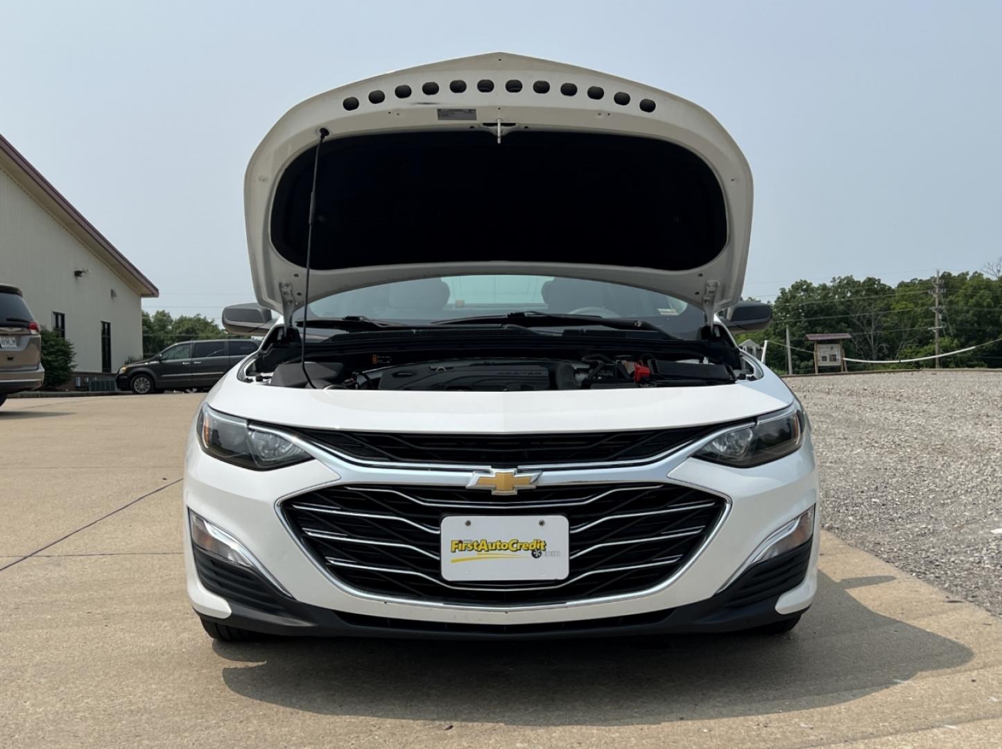 2020 WHITE /Gray Cloth Chevrolet Malibu LS (1G1ZC5ST6LF) with an 1.5L 4 Cyl. engine, Automatic transmission, located at 2990 Old Orchard Rd., Jackson, MO, 63755, 37.354214, -89.612106 - 2020 Chevrolet Malibu LS 1-Owner 113xxx miles Front Wheel Drive 1.5L 4 Cyl. Automatic Backup Camera Bluetooth Cruise Power Windows/Locks/Mirrors We have financing available and we accept trades! Fill out a credit application on our website or come by today! If you have any questions, give - Photo#32
