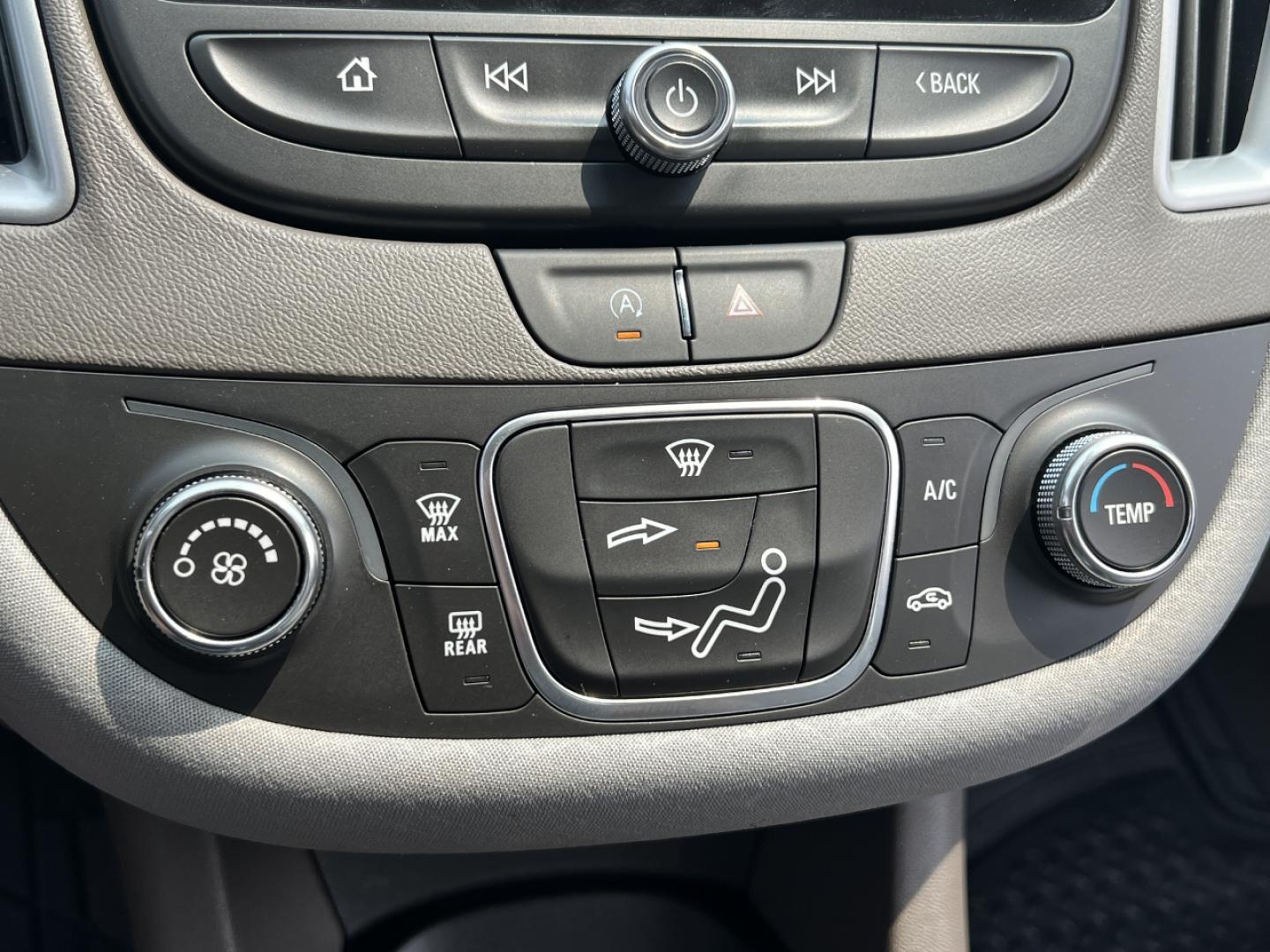 2020 WHITE /Gray Cloth Chevrolet Malibu LS (1G1ZC5ST6LF) with an 1.5L 4 Cyl. engine, Automatic transmission, located at 2990 Old Orchard Rd., Jackson, MO, 63755, 37.354214, -89.612106 - 2020 Chevrolet Malibu LS 1-Owner 113xxx miles Front Wheel Drive 1.5L 4 Cyl. Automatic Backup Camera Bluetooth Cruise Power Windows/Locks/Mirrors We have financing available and we accept trades! Fill out a credit application on our website or come by today! If you have any questions, give - Photo#24