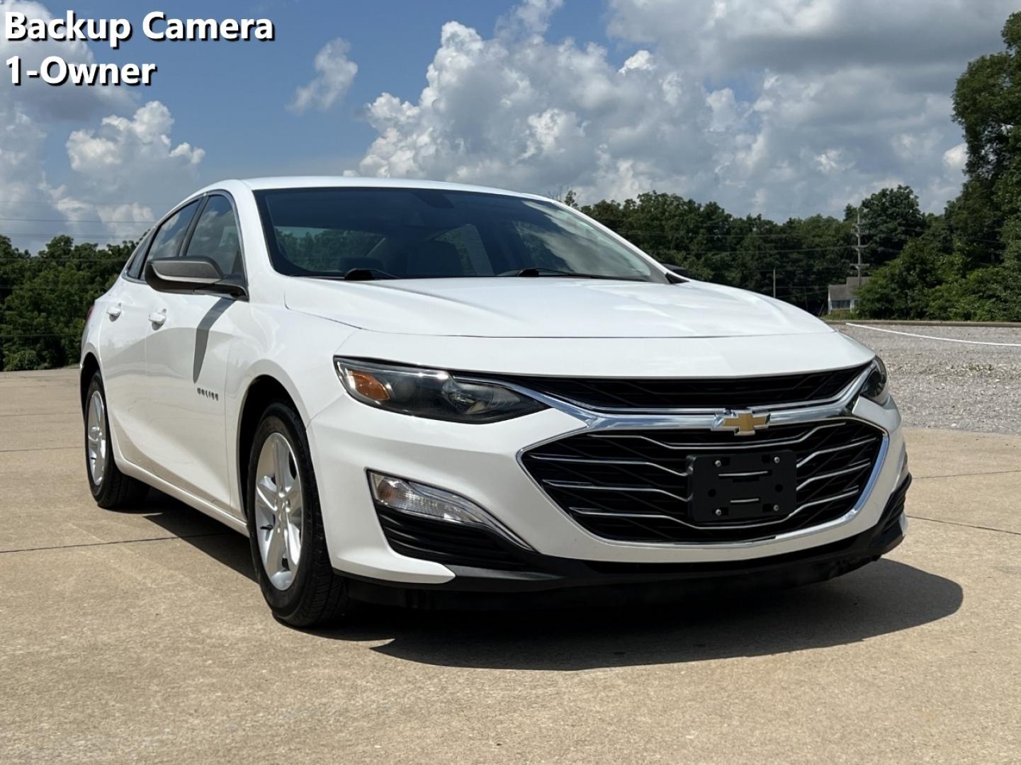 2020 WHITE /Gray Cloth Chevrolet Malibu LS (1G1ZC5ST2LF) with an 1.5L 4 Cyl. engine, Automatic transmission, located at 2990 Old Orchard Rd., Jackson, MO, 63755, 37.354214, -89.612106 - 2020 Chevrolet Malibu LS 1-Owner 117xxx miles Front Wheel Drive 1.5L 4 Cyl. Automatic Backup Camera Bluetooth Cruise Power Windows/Locks/Mirrors We have financing available and we accept trades! Fill out a credit application on our website or come by today! If you have any questions, give - Photo#0