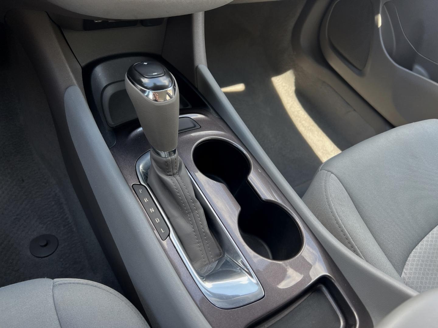2020 WHITE /Gray Cloth Chevrolet Malibu LS (1G1ZC5ST2LF) with an 1.5L 4 Cyl. engine, Automatic transmission, located at 2990 Old Orchard Rd., Jackson, MO, 63755, 37.354214, -89.612106 - 2020 Chevrolet Malibu LS 1-Owner 117xxx miles Front Wheel Drive 1.5L 4 Cyl. Automatic Backup Camera Bluetooth Cruise Power Windows/Locks/Mirrors We have financing available and we accept trades! Fill out a credit application on our website or come by today! If you have any questions, give - Photo#21