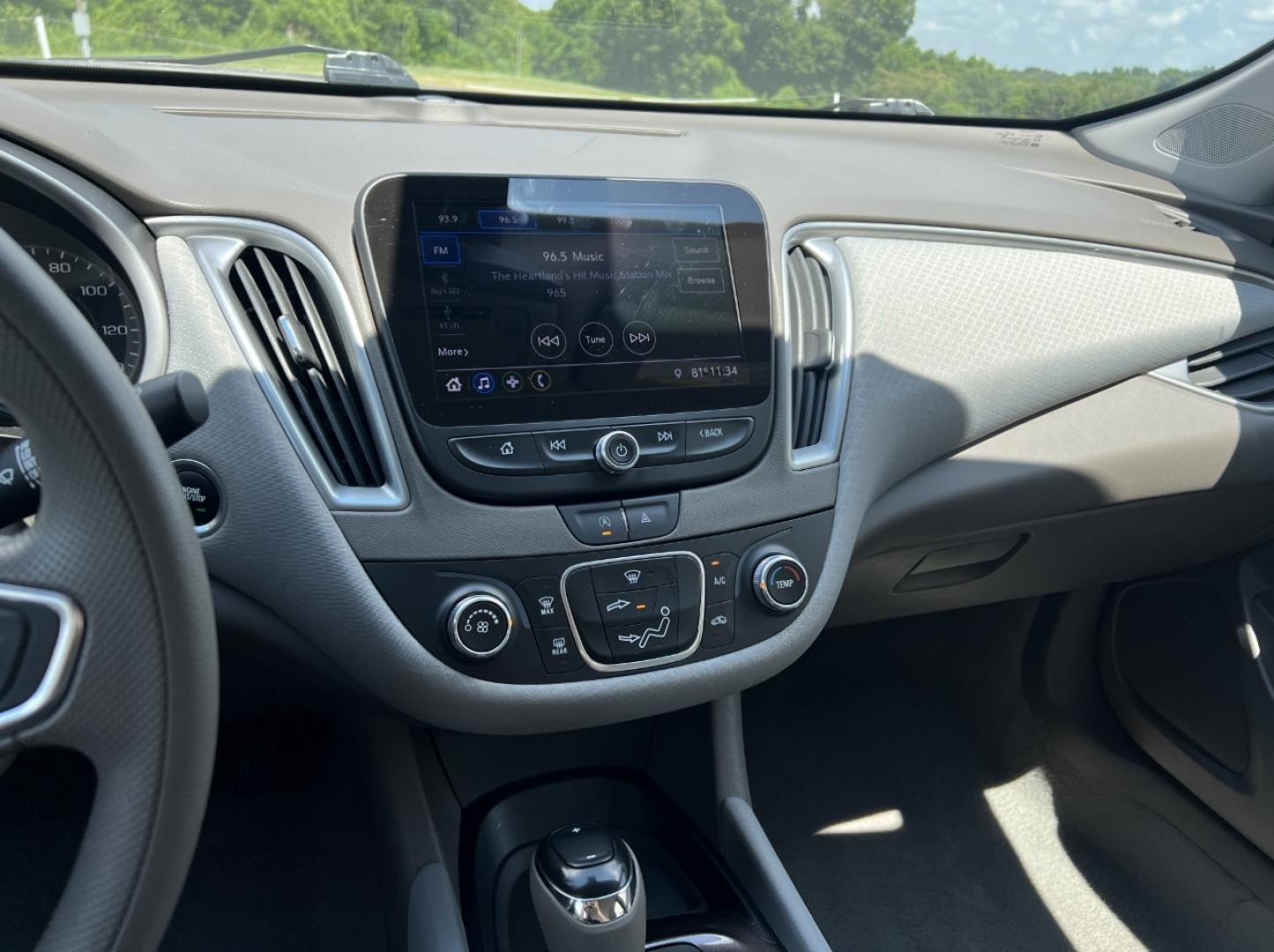 2020 WHITE /Gray Cloth Chevrolet Malibu LS (1G1ZC5ST2LF) with an 1.5L 4 Cyl. engine, Automatic transmission, located at 2990 Old Orchard Rd., Jackson, MO, 63755, 37.354214, -89.612106 - 2020 Chevrolet Malibu LS 1-Owner 117xxx miles Front Wheel Drive 1.5L 4 Cyl. Automatic Backup Camera Bluetooth Cruise Power Windows/Locks/Mirrors We have financing available and we accept trades! Fill out a credit application on our website or come by today! If you have any questions, give - Photo#23