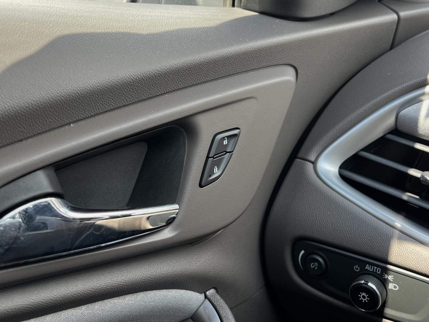 2020 WHITE /Gray Cloth Chevrolet Malibu LS (1G1ZC5ST2LF) with an 1.5L 4 Cyl. engine, Automatic transmission, located at 2990 Old Orchard Rd., Jackson, MO, 63755, 37.354214, -89.612106 - 2020 Chevrolet Malibu LS 1-Owner 117xxx miles Front Wheel Drive 1.5L 4 Cyl. Automatic Backup Camera Bluetooth Cruise Power Windows/Locks/Mirrors We have financing available and we accept trades! Fill out a credit application on our website or come by today! If you have any questions, give - Photo#28