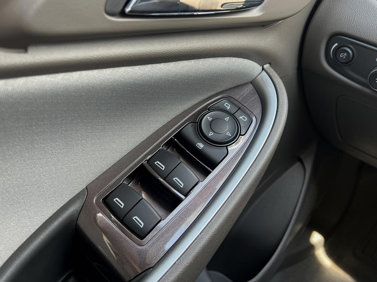 2020 WHITE /Gray Cloth Chevrolet Malibu LS (1G1ZC5ST2LF) with an 1.5L 4 Cyl. engine, Automatic transmission, located at 2990 Old Orchard Rd., Jackson, MO, 63755, 37.354214, -89.612106 - 2020 Chevrolet Malibu LS 1-Owner 117xxx miles Front Wheel Drive 1.5L 4 Cyl. Automatic Backup Camera Bluetooth Cruise Power Windows/Locks/Mirrors We have financing available and we accept trades! Fill out a credit application on our website or come by today! If you have any questions, give - Photo#27