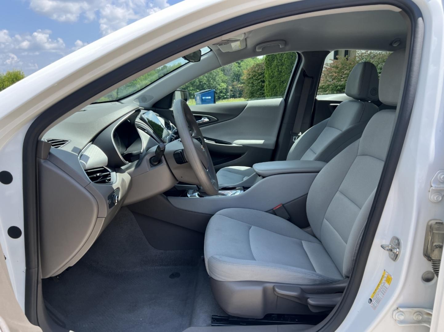 2020 WHITE /Gray Cloth Chevrolet Malibu LS (1G1ZC5ST2LF) with an 1.5L 4 Cyl. engine, Automatic transmission, located at 2990 Old Orchard Rd., Jackson, MO, 63755, 37.354214, -89.612106 - 2020 Chevrolet Malibu LS 1-Owner 117xxx miles Front Wheel Drive 1.5L 4 Cyl. Automatic Backup Camera Bluetooth Cruise Power Windows/Locks/Mirrors We have financing available and we accept trades! Fill out a credit application on our website or come by today! If you have any questions, give - Photo#11