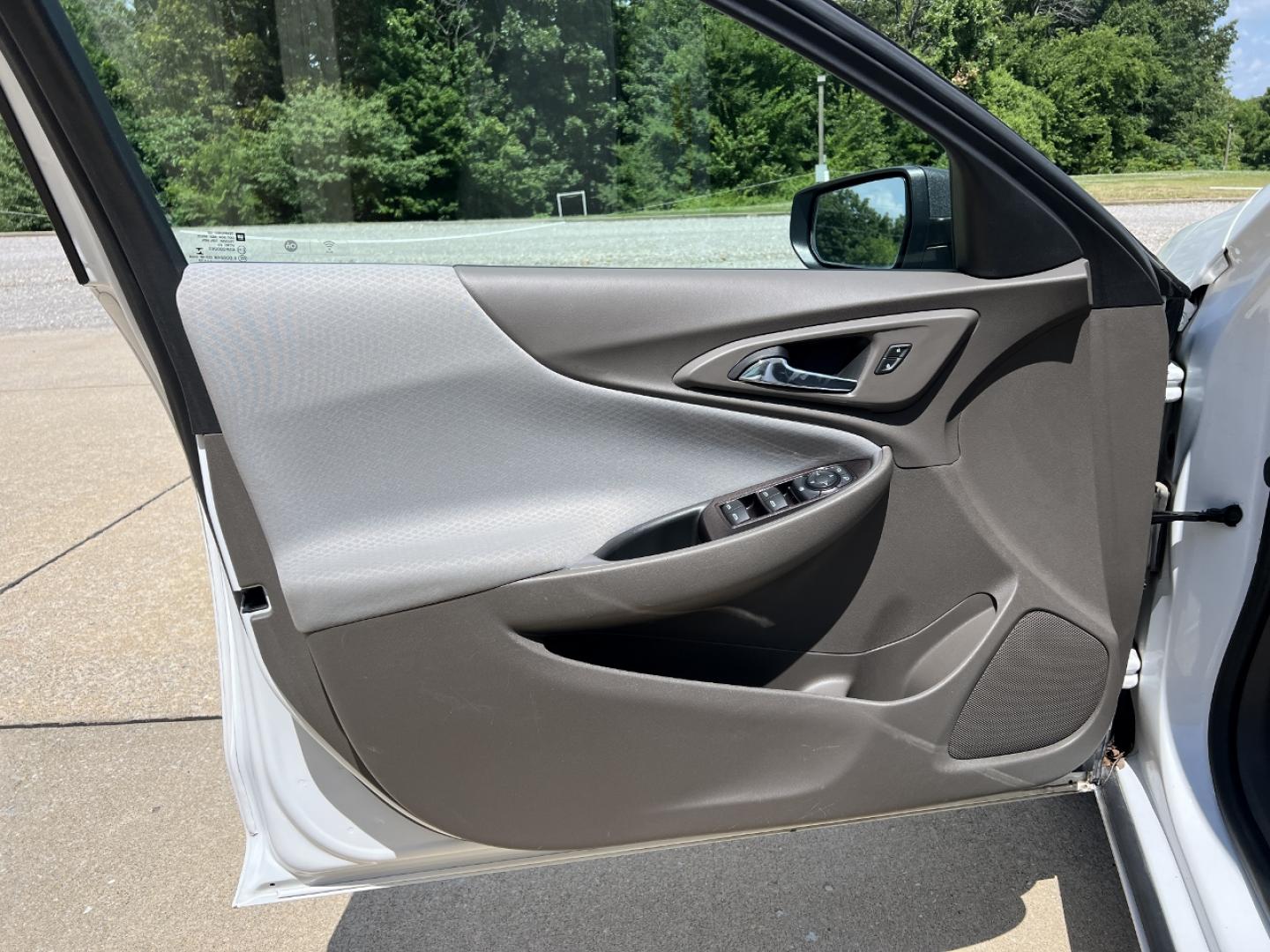2020 WHITE /Gray Cloth Chevrolet Malibu LS (1G1ZC5ST2LF) with an 1.5L 4 Cyl. engine, Automatic transmission, located at 2990 Old Orchard Rd., Jackson, MO, 63755, 37.354214, -89.612106 - 2020 Chevrolet Malibu LS 1-Owner 117xxx miles Front Wheel Drive 1.5L 4 Cyl. Automatic Backup Camera Bluetooth Cruise Power Windows/Locks/Mirrors We have financing available and we accept trades! Fill out a credit application on our website or come by today! If you have any questions, give - Photo#10
