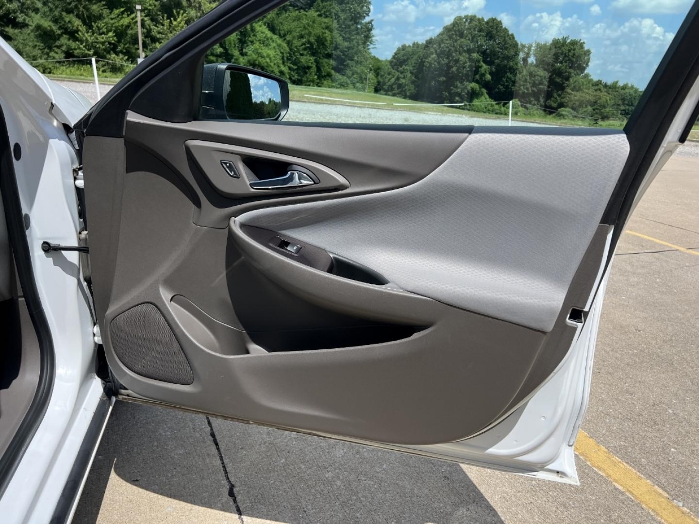 2020 WHITE /Gray Cloth Chevrolet Malibu LS (1G1ZC5ST2LF) with an 1.5L 4 Cyl. engine, Automatic transmission, located at 2990 Old Orchard Rd., Jackson, MO, 63755, 37.354214, -89.612106 - 2020 Chevrolet Malibu LS 1-Owner 117xxx miles Front Wheel Drive 1.5L 4 Cyl. Automatic Backup Camera Bluetooth Cruise Power Windows/Locks/Mirrors We have financing available and we accept trades! Fill out a credit application on our website or come by today! If you have any questions, give - Photo#12