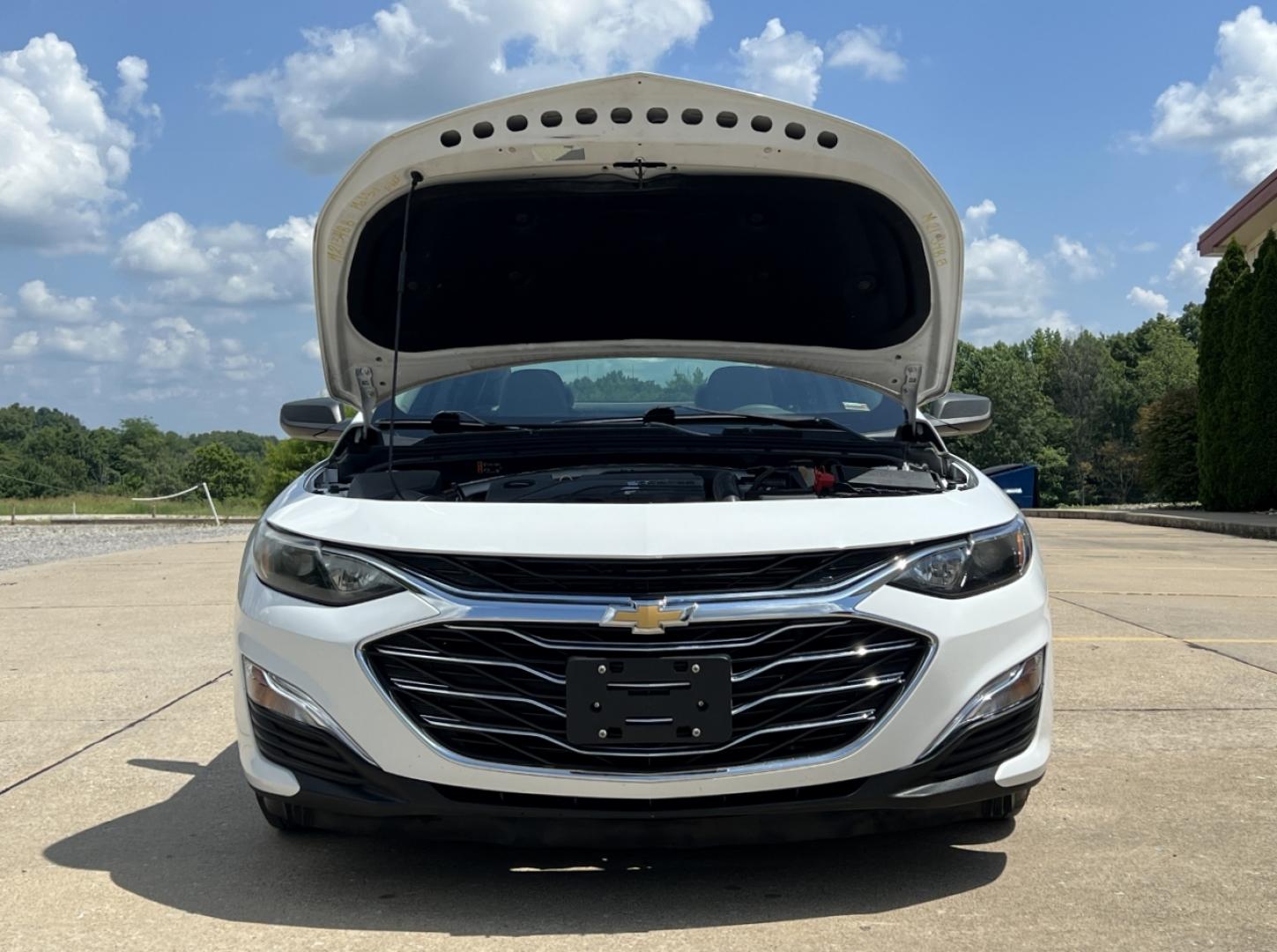 2020 WHITE /Gray Cloth Chevrolet Malibu LS (1G1ZC5ST2LF) with an 1.5L 4 Cyl. engine, Automatic transmission, located at 2990 Old Orchard Rd., Jackson, MO, 63755, 37.354214, -89.612106 - 2020 Chevrolet Malibu LS 1-Owner 117xxx miles Front Wheel Drive 1.5L 4 Cyl. Automatic Backup Camera Bluetooth Cruise Power Windows/Locks/Mirrors We have financing available and we accept trades! Fill out a credit application on our website or come by today! If you have any questions, give - Photo#32