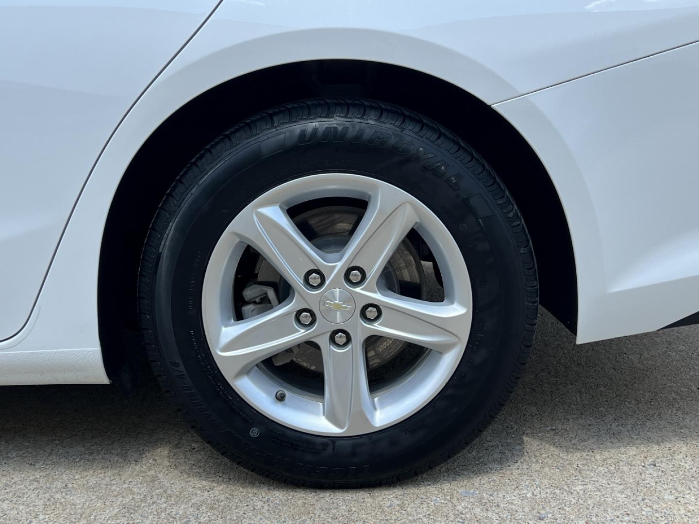 2020 WHITE /Gray Cloth Chevrolet Malibu LS (1G1ZC5ST2LF) with an 1.5L 4 Cyl. engine, Automatic transmission, located at 2990 Old Orchard Rd., Jackson, MO, 63755, 37.354214, -89.612106 - 2020 Chevrolet Malibu LS 1-Owner 117xxx miles Front Wheel Drive 1.5L 4 Cyl. Automatic Backup Camera Bluetooth Cruise Power Windows/Locks/Mirrors We have financing available and we accept trades! Fill out a credit application on our website or come by today! If you have any questions, give - Photo#36