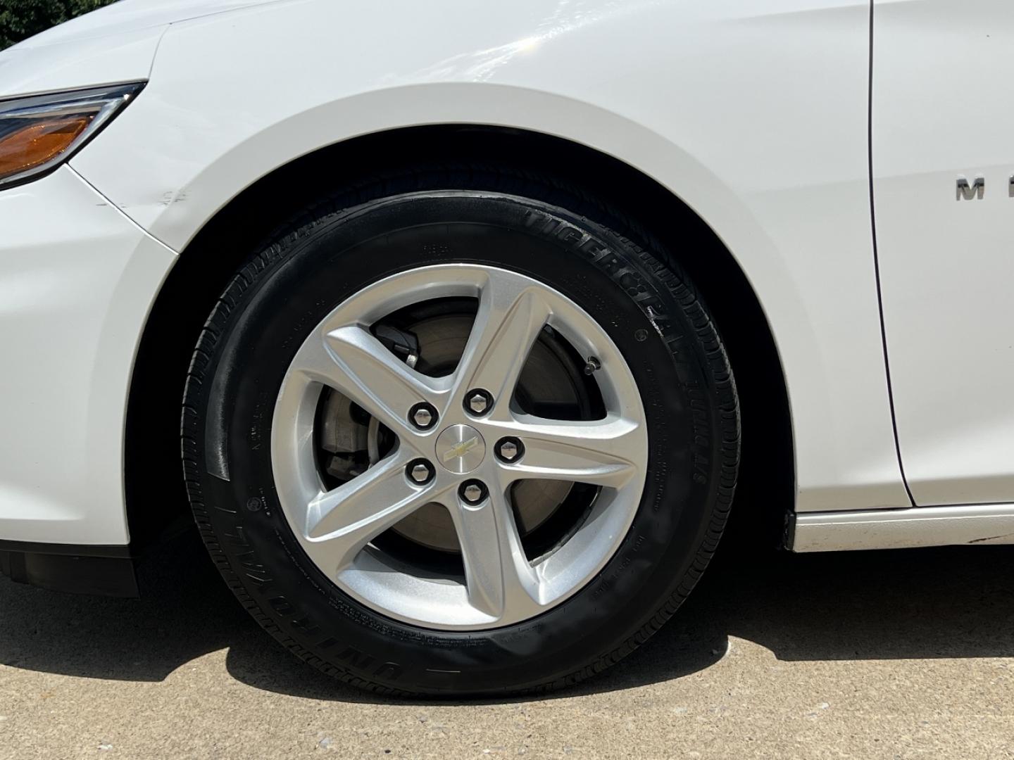2020 WHITE /Gray Cloth Chevrolet Malibu LS (1G1ZC5ST2LF) with an 1.5L 4 Cyl. engine, Automatic transmission, located at 2990 Old Orchard Rd., Jackson, MO, 63755, 37.354214, -89.612106 - 2020 Chevrolet Malibu LS 1-Owner 117xxx miles Front Wheel Drive 1.5L 4 Cyl. Automatic Backup Camera Bluetooth Cruise Power Windows/Locks/Mirrors We have financing available and we accept trades! Fill out a credit application on our website or come by today! If you have any questions, give - Photo#34