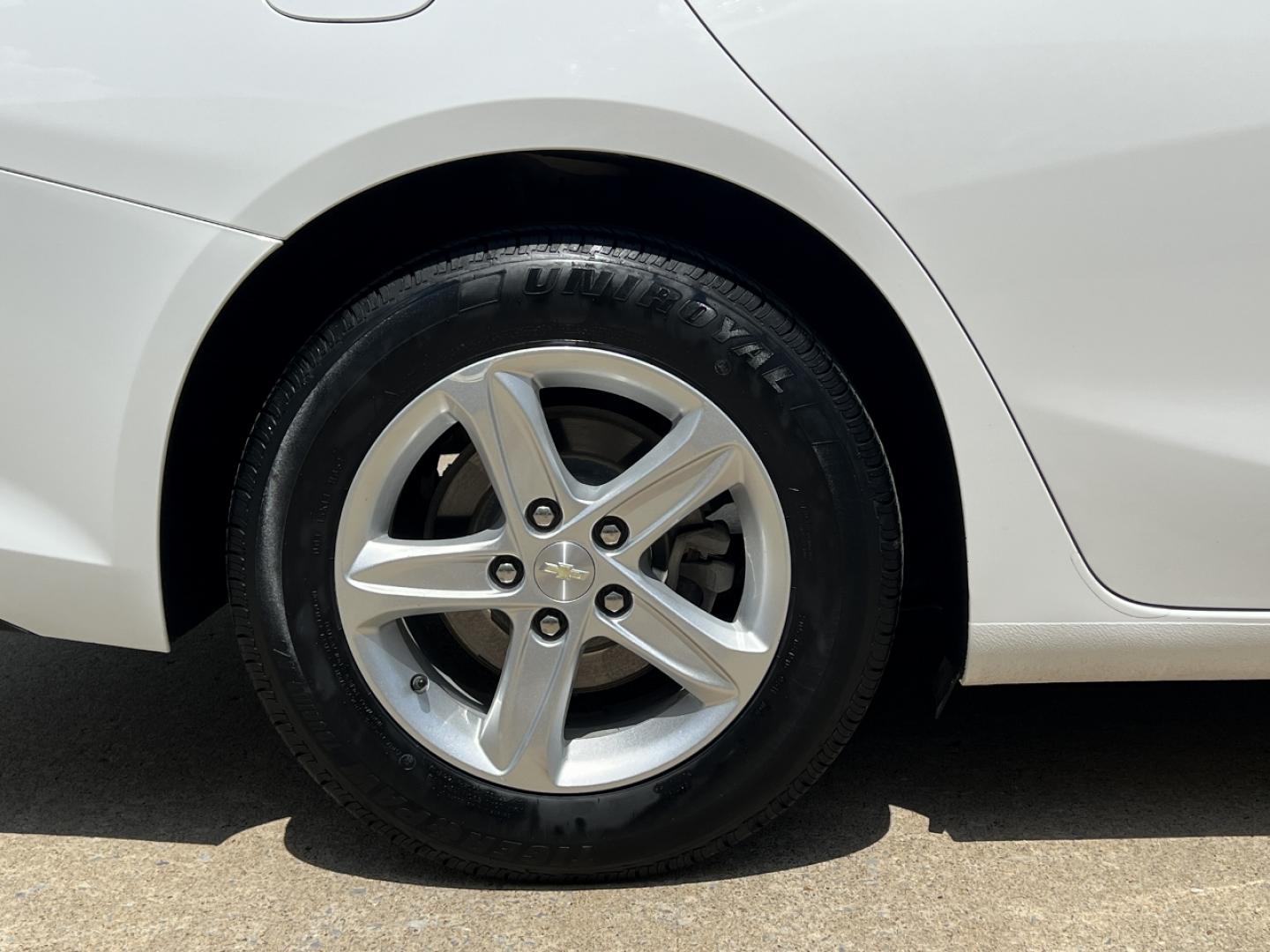 2020 WHITE /Gray Cloth Chevrolet Malibu LS (1G1ZC5ST2LF) with an 1.5L 4 Cyl. engine, Automatic transmission, located at 2990 Old Orchard Rd., Jackson, MO, 63755, 37.354214, -89.612106 - 2020 Chevrolet Malibu LS 1-Owner 117xxx miles Front Wheel Drive 1.5L 4 Cyl. Automatic Backup Camera Bluetooth Cruise Power Windows/Locks/Mirrors We have financing available and we accept trades! Fill out a credit application on our website or come by today! If you have any questions, give - Photo#37