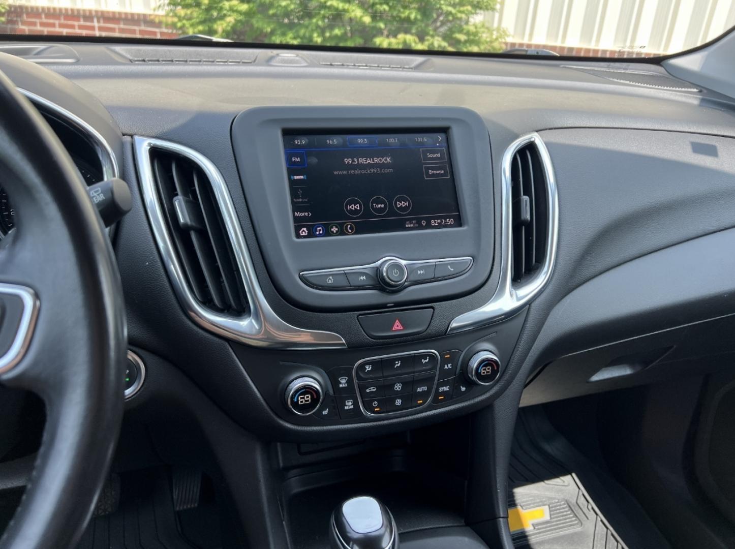 2020 BLACK /Black Cloth Chevrolet Equinox LT AWD (2GNAXTEV6L6) with an 1.5L 4 Cyl. Turbo engine, Automatic transmission, located at 2990 Old Orchard Rd., Jackson, MO, 63755, 37.354214, -89.612106 - 2020 Chevrolet Equinox LT 79xxx miles All Wheel Drive 1.5L 4 Cyl. Automatic Backup Camera Power Driver Seat Heated Seats Bluetooth Remote Start Cruise Power Windows/Locks/Mirrors We have financing available and we accept trades! Fill out a credit application on our website or come by tod - Photo#27