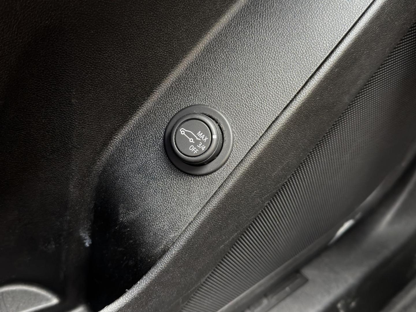 2020 BLACK /Gray Chevrolet Equinox LT AWD (2GNAXTEV6L6) with an 1.5L 4 Cyl. Turbo engine, Automatic transmission, located at 2990 Old Orchard Rd., Jackson, MO, 63755, 37.354214, -89.612106 - 2020 Chevrolet Equinox LT 80xxx miles All Wheel Drive 1.5L 4 Cyl. Automatic Backup Camera Power Driver Seat Heated Seats Bluetooth Remote Start Cruise Power Windows/Locks/Mirrors We have financing available and we accept trades! Fill out a credit application on our website or come by tod - Photo#35