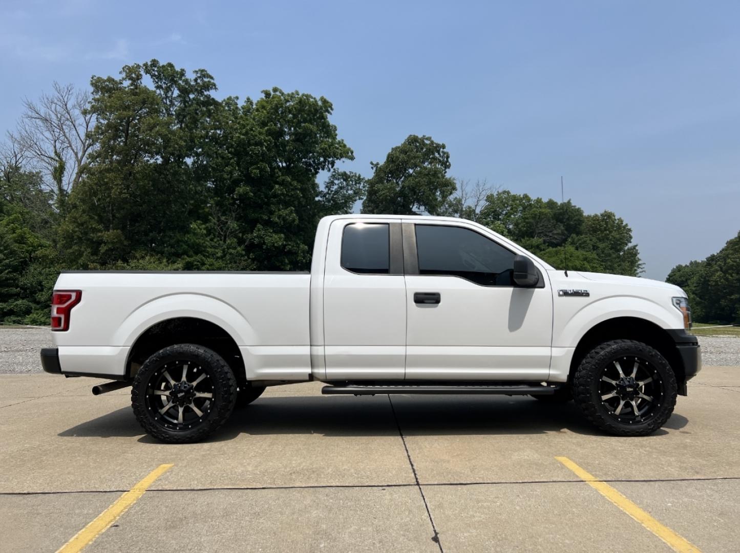 2018 WHITE /Gray Vinyl Ford F-150 XL (1FTFX1E50JK) with an 5.0L V8 engine, Automatic transmission, located at 2990 Old Orchard Rd., Jackson, MO, 63755, 37.354214, -89.612106 - 2018 Ford F-150 XL 160xxx miles 4x4 5.0L V8 Automatic Backup Camera Bluetooth Cruise Power Windows/Locks/Mirrors We have financing available and we accept trades! Fill out a credit application on our website or come by today! If you have any questions, give us a call at (573) 204-7777 or v - Photo#6