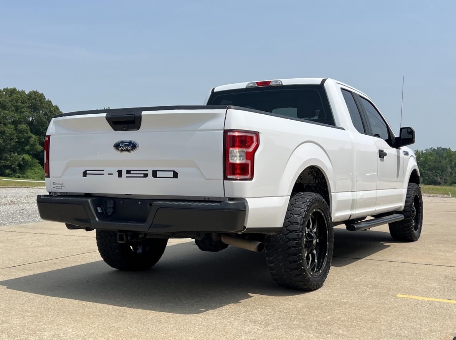 2018 WHITE /Gray Vinyl Ford F-150 XL (1FTFX1E50JK) with an 5.0L V8 engine, Automatic transmission, located at 2990 Old Orchard Rd., Jackson, MO, 63755, 37.354214, -89.612106 - 2018 Ford F-150 XL 160xxx miles 4x4 5.0L V8 Automatic Backup Camera Bluetooth Cruise Power Windows/Locks/Mirrors We have financing available and we accept trades! Fill out a credit application on our website or come by today! If you have any questions, give us a call at (573) 204-7777 or v - Photo#7