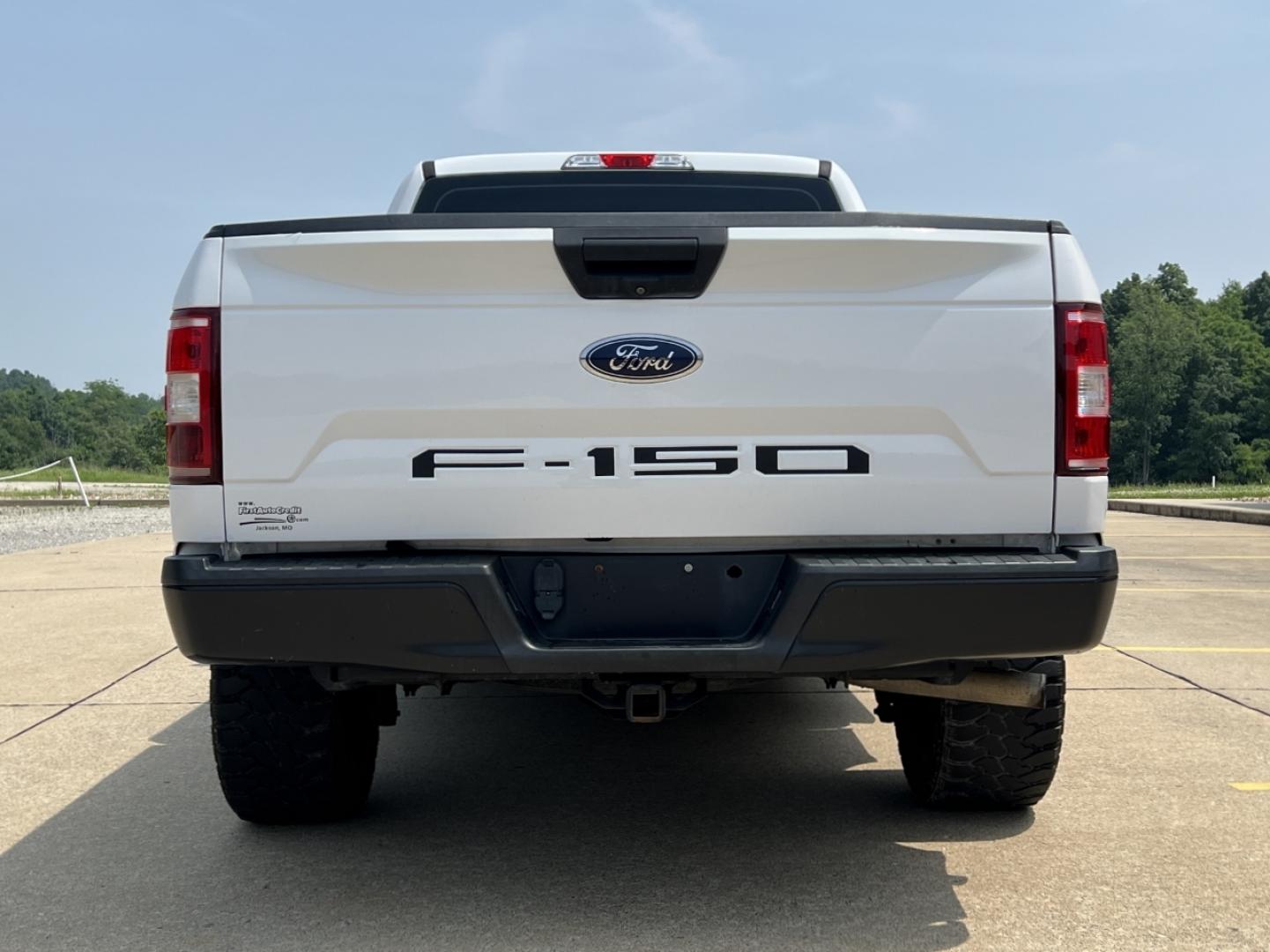 2018 WHITE /Gray Vinyl Ford F-150 XL (1FTFX1E50JK) with an 5.0L V8 engine, Automatic transmission, located at 2990 Old Orchard Rd., Jackson, MO, 63755, 37.354214, -89.612106 - 2018 Ford F-150 XL 160xxx miles 4x4 5.0L V8 Automatic Backup Camera Bluetooth Cruise Power Windows/Locks/Mirrors We have financing available and we accept trades! Fill out a credit application on our website or come by today! If you have any questions, give us a call at (573) 204-7777 or v - Photo#9