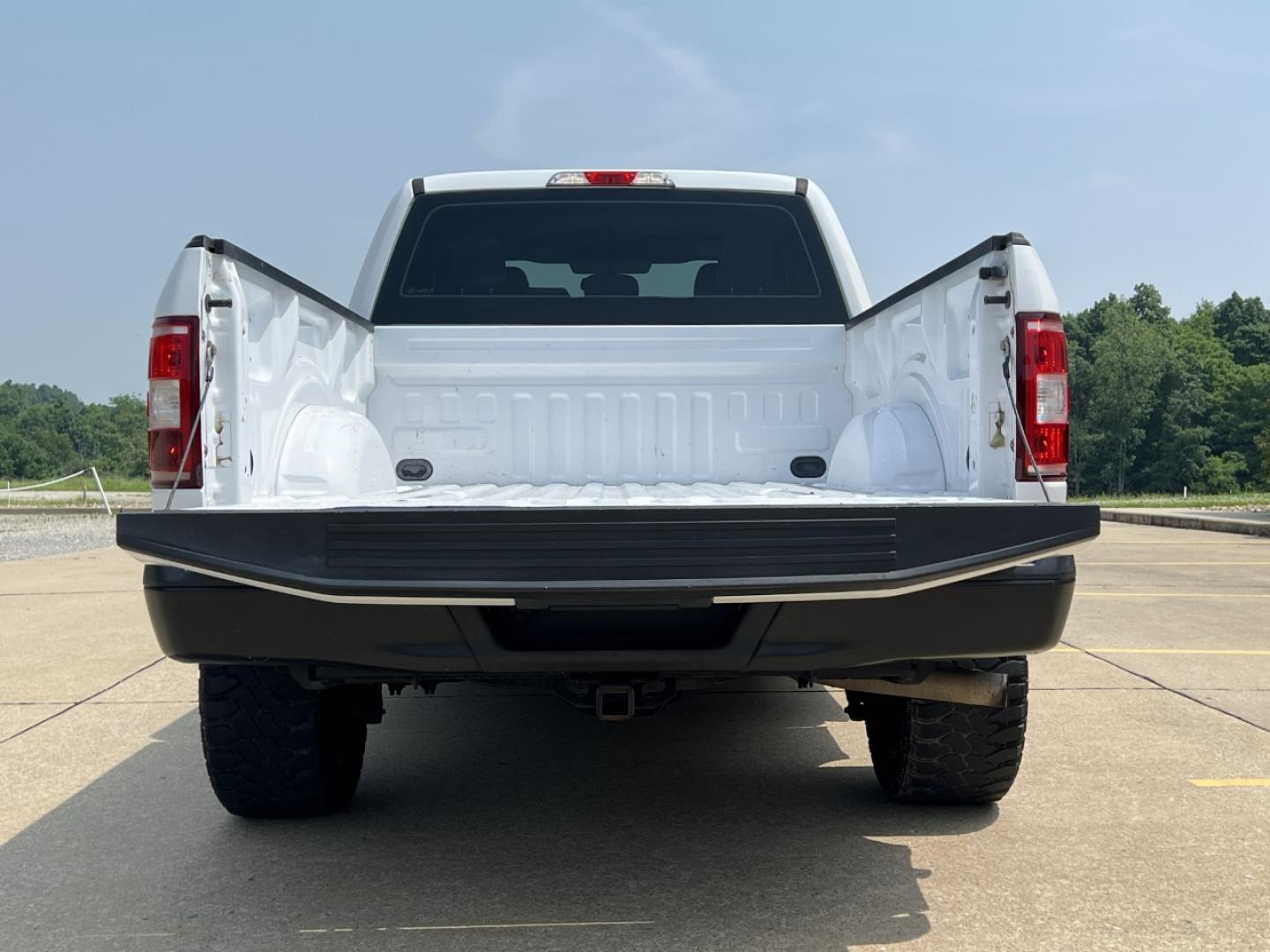 2018 WHITE /Gray Vinyl Ford F-150 XL (1FTFX1E50JK) with an 5.0L V8 engine, Automatic transmission, located at 2990 Old Orchard Rd., Jackson, MO, 63755, 37.354214, -89.612106 - 2018 Ford F-150 XL 160xxx miles 4x4 5.0L V8 Automatic Backup Camera Bluetooth Cruise Power Windows/Locks/Mirrors We have financing available and we accept trades! Fill out a credit application on our website or come by today! If you have any questions, give us a call at (573) 204-7777 or v - Photo#19