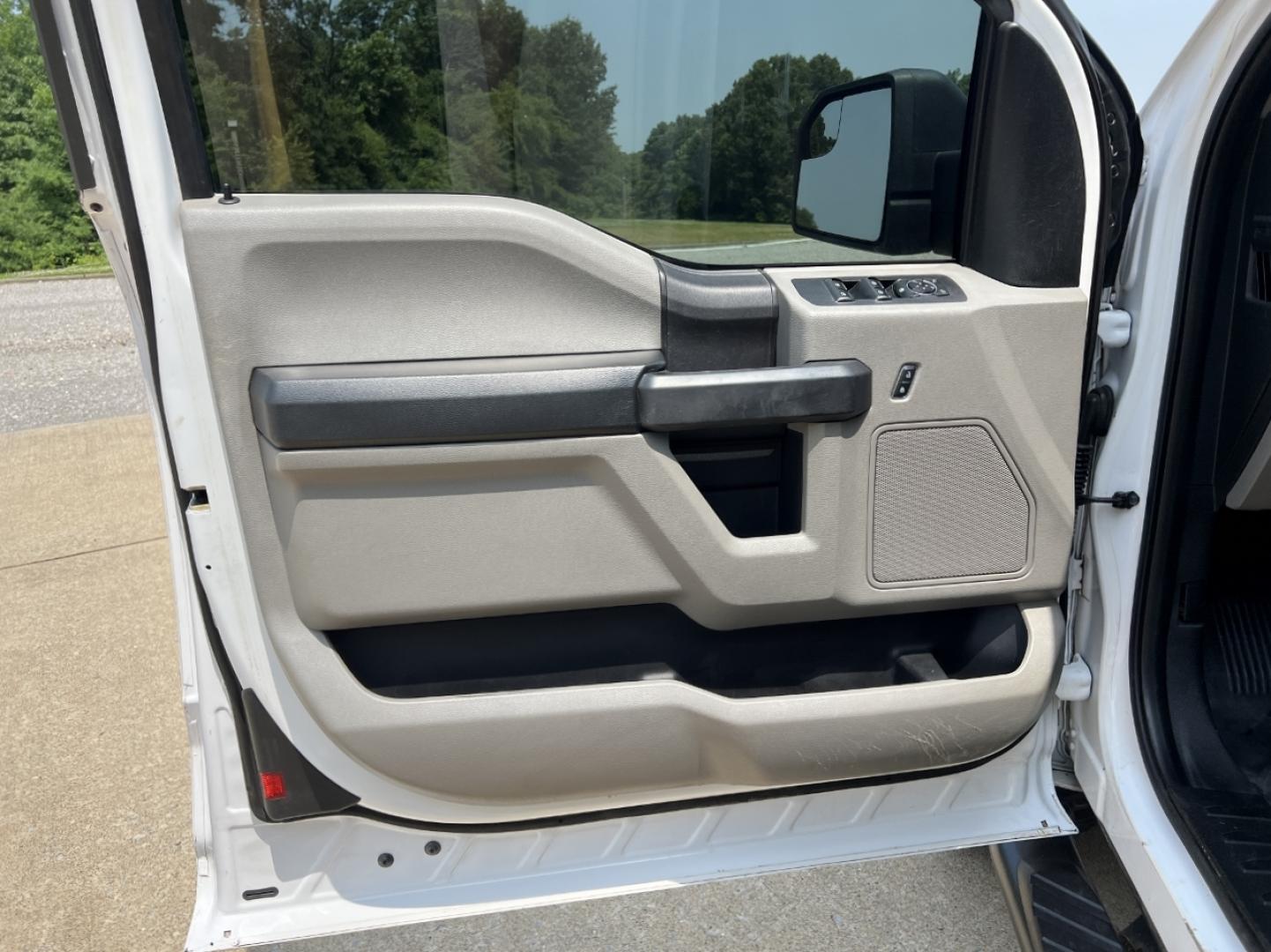 2018 WHITE /Gray Vinyl Ford F-150 XL (1FTFX1E50JK) with an 5.0L V8 engine, Automatic transmission, located at 2990 Old Orchard Rd., Jackson, MO, 63755, 37.354214, -89.612106 - 2018 Ford F-150 XL 160xxx miles 4x4 5.0L V8 Automatic Backup Camera Bluetooth Cruise Power Windows/Locks/Mirrors We have financing available and we accept trades! Fill out a credit application on our website or come by today! If you have any questions, give us a call at (573) 204-7777 or v - Photo#11