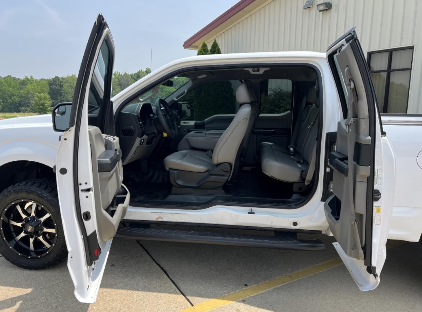 2018 WHITE /Gray Vinyl Ford F-150 XL (1FTFX1E50JK) with an 5.0L V8 engine, Automatic transmission, located at 2990 Old Orchard Rd., Jackson, MO, 63755, 37.354214, -89.612106 - 2018 Ford F-150 XL 160xxx miles 4x4 5.0L V8 Automatic Backup Camera Bluetooth Cruise Power Windows/Locks/Mirrors We have financing available and we accept trades! Fill out a credit application on our website or come by today! If you have any questions, give us a call at (573) 204-7777 or v - Photo#16