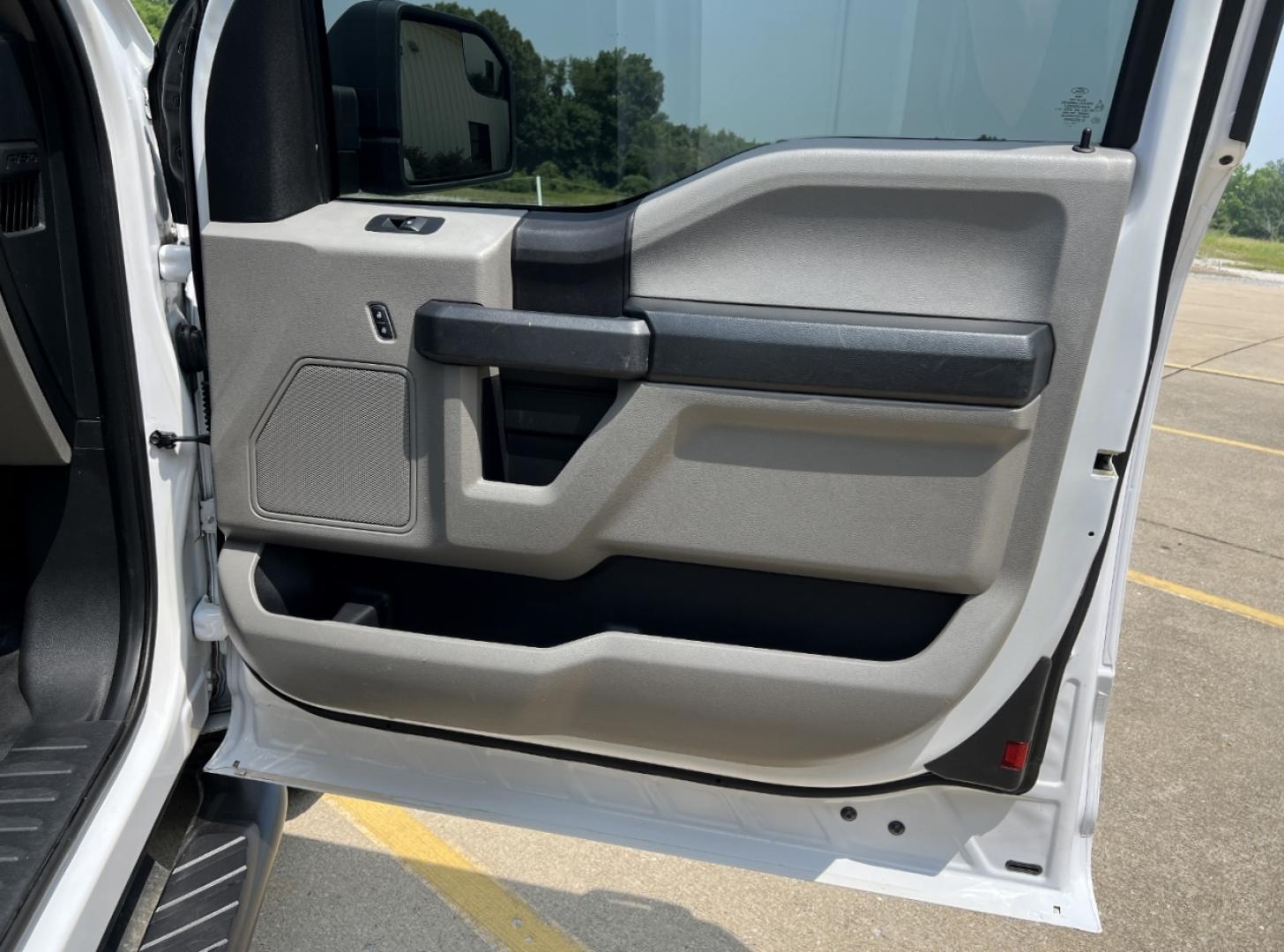 2018 WHITE /Gray Vinyl Ford F-150 XL (1FTFX1E50JK) with an 5.0L V8 engine, Automatic transmission, located at 2990 Old Orchard Rd., Jackson, MO, 63755, 37.354214, -89.612106 - 2018 Ford F-150 XL 160xxx miles 4x4 5.0L V8 Automatic Backup Camera Bluetooth Cruise Power Windows/Locks/Mirrors We have financing available and we accept trades! Fill out a credit application on our website or come by today! If you have any questions, give us a call at (573) 204-7777 or v - Photo#13