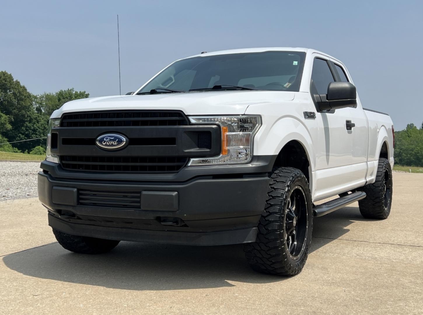 2018 WHITE /Gray Vinyl Ford F-150 XL (1FTFX1E50JK) with an 5.0L V8 engine, Automatic transmission, located at 2990 Old Orchard Rd., Jackson, MO, 63755, 37.354214, -89.612106 - 2018 Ford F-150 XL 160xxx miles 4x4 5.0L V8 Automatic Backup Camera Bluetooth Cruise Power Windows/Locks/Mirrors We have financing available and we accept trades! Fill out a credit application on our website or come by today! If you have any questions, give us a call at (573) 204-7777 or v - Photo#4