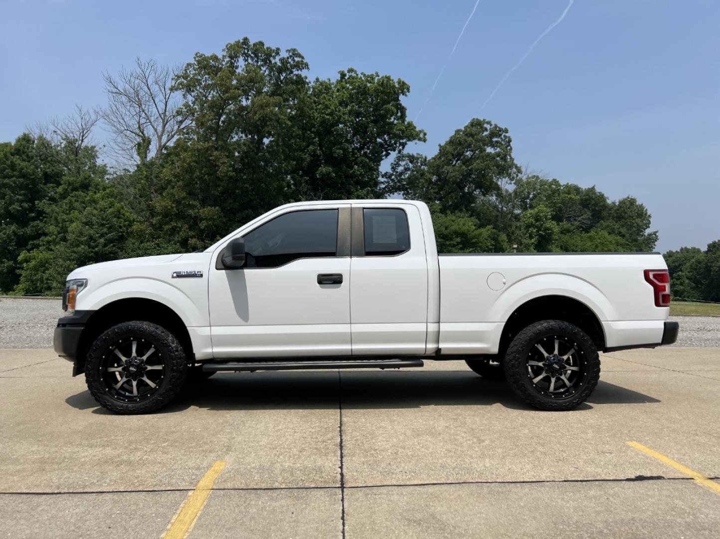2018 WHITE /Gray Vinyl Ford F-150 XL (1FTFX1E50JK) with an 5.0L V8 engine, Automatic transmission, located at 2990 Old Orchard Rd., Jackson, MO, 63755, 37.354214, -89.612106 - 2018 Ford F-150 XL 160xxx miles 4x4 5.0L V8 Automatic Backup Camera Bluetooth Cruise Power Windows/Locks/Mirrors We have financing available and we accept trades! Fill out a credit application on our website or come by today! If you have any questions, give us a call at (573) 204-7777 or v - Photo#5