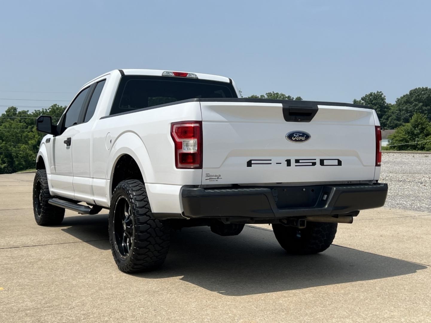 2018 WHITE /Gray Vinyl Ford F-150 XL (1FTFX1E50JK) with an 5.0L V8 engine, Automatic transmission, located at 2990 Old Orchard Rd., Jackson, MO, 63755, 37.354214, -89.612106 - 2018 Ford F-150 XL 160xxx miles 4x4 5.0L V8 Automatic Backup Camera Bluetooth Cruise Power Windows/Locks/Mirrors We have financing available and we accept trades! Fill out a credit application on our website or come by today! If you have any questions, give us a call at (573) 204-7777 or v - Photo#8