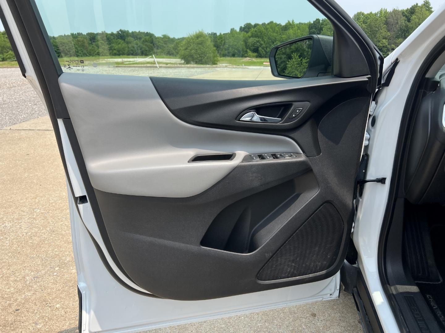 2020 WHITE /Gray Cloth Chevrolet Equinox LS 1.5 AWD (3GNAXSEV5LS) with an 1.5L 4 Cyl. Turbo engine, Automatic transmission, located at 2990 Old Orchard Rd., Jackson, MO, 63755, 37.354214, -89.612106 - 2020 Chevrolet Equinox LS 1-Owner 93xxx miles All Wheel Drive 1.5L 4 Cyl. Automatic Backup Camera Power Driver Seat Bluetooth Cruise Power Windows/Locks/Mirrors We have financing available and we accept trades! Fill out a credit application on our website or come by today! If you have an - Photo#12