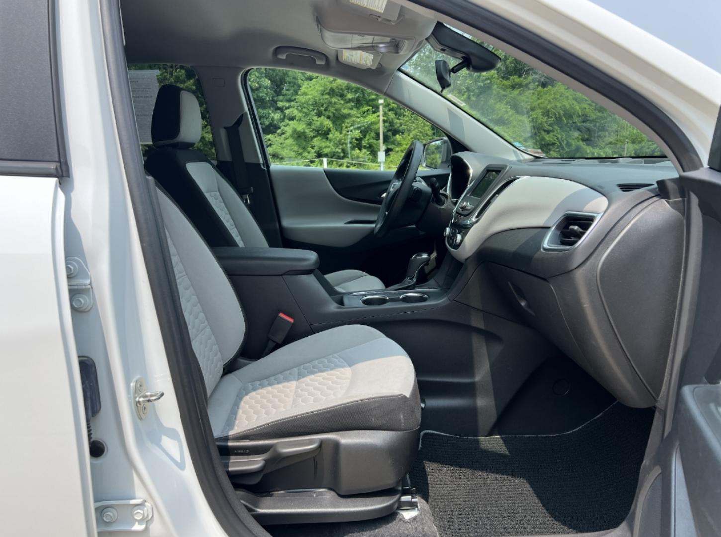 2020 WHITE /Gray Cloth Chevrolet Equinox LS 1.5 AWD (3GNAXSEV5LS) with an 1.5L 4 Cyl. Turbo engine, Automatic transmission, located at 2990 Old Orchard Rd., Jackson, MO, 63755, 37.354214, -89.612106 - 2020 Chevrolet Equinox LS 1-Owner 93xxx miles All Wheel Drive 1.5L 4 Cyl. Automatic Backup Camera Power Driver Seat Bluetooth Cruise Power Windows/Locks/Mirrors We have financing available and we accept trades! Fill out a credit application on our website or come by today! If you have an - Photo#15