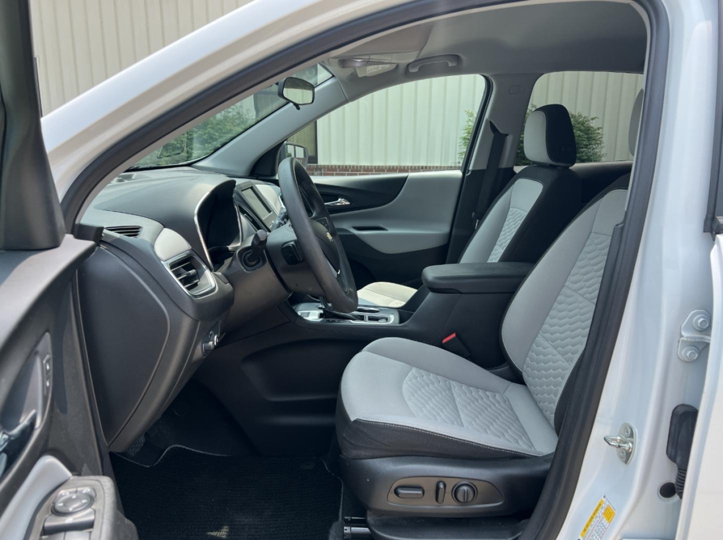 2020 WHITE /Gray Cloth Chevrolet Equinox LS 1.5 AWD (3GNAXSEV5LS) with an 1.5L 4 Cyl. Turbo engine, Automatic transmission, located at 2990 Old Orchard Rd., Jackson, MO, 63755, 37.354214, -89.612106 - 2020 Chevrolet Equinox LS 1-Owner 93xxx miles All Wheel Drive 1.5L 4 Cyl. Automatic Backup Camera Power Driver Seat Bluetooth Cruise Power Windows/Locks/Mirrors We have financing available and we accept trades! Fill out a credit application on our website or come by today! If you have an - Photo#13