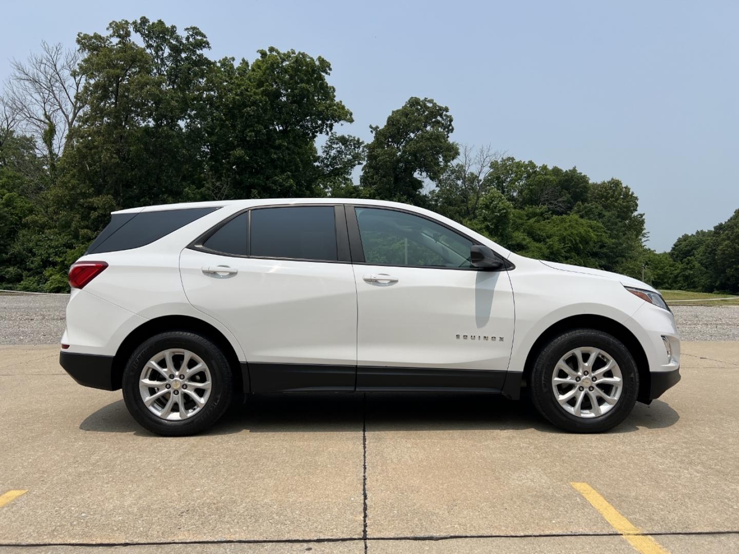 2020 WHITE /Gray Cloth Chevrolet Equinox LS 1.5 AWD (3GNAXSEV5LS) with an 1.5L 4 Cyl. Turbo engine, Automatic transmission, located at 2990 Old Orchard Rd., Jackson, MO, 63755, 37.354214, -89.612106 - 2020 Chevrolet Equinox LS 1-Owner 93xxx miles All Wheel Drive 1.5L 4 Cyl. Automatic Backup Camera Power Driver Seat Bluetooth Cruise Power Windows/Locks/Mirrors We have financing available and we accept trades! Fill out a credit application on our website or come by today! If you have an - Photo#7