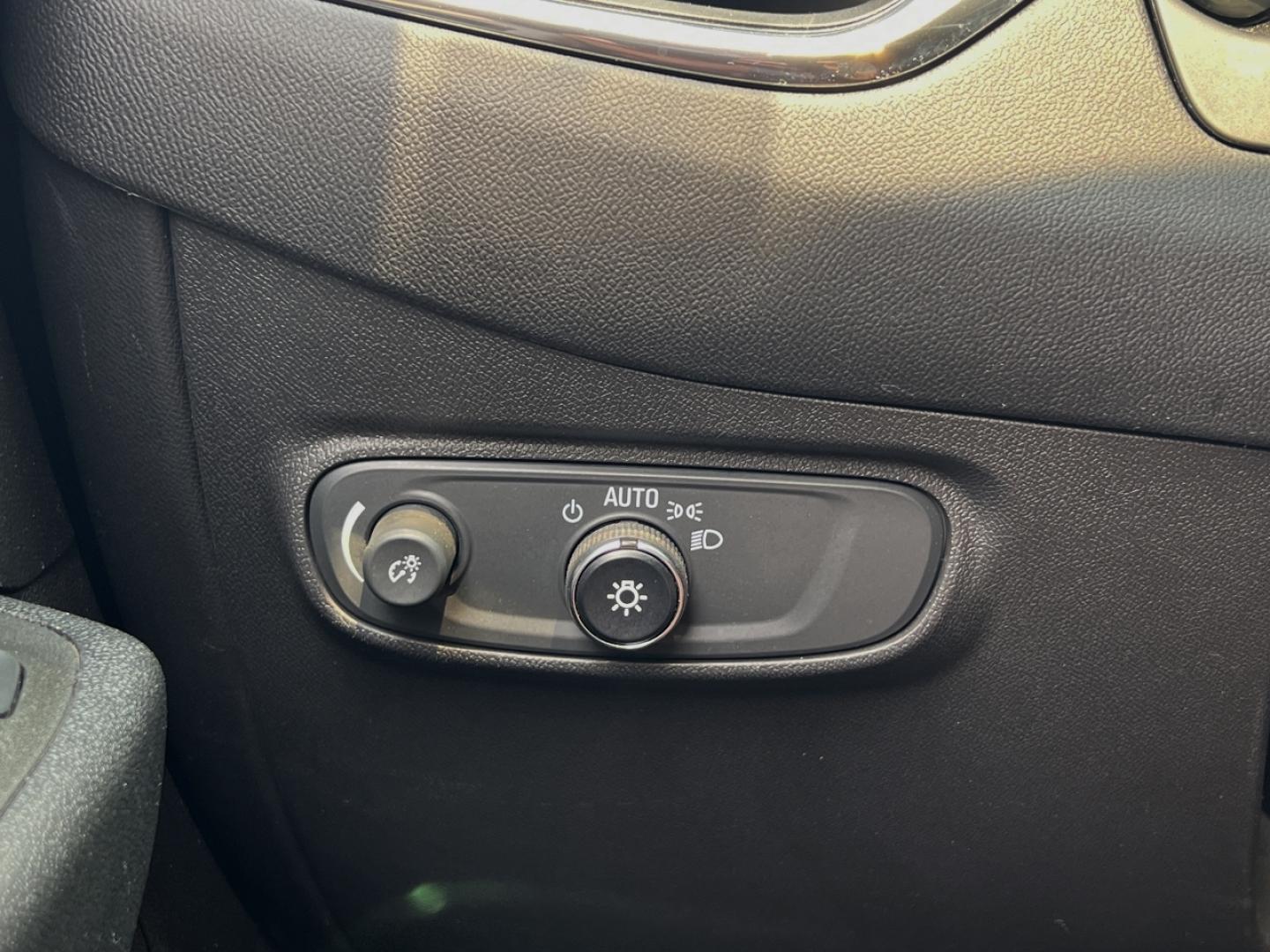 2020 WHITE /Gray Cloth Chevrolet Equinox LS 1.5 AWD (3GNAXSEV5LS) with an 1.5L 4 Cyl. Turbo engine, Automatic transmission, located at 2990 Old Orchard Rd., Jackson, MO, 63755, 37.354214, -89.612106 - 2020 Chevrolet Equinox LS 1-Owner 93xxx miles All Wheel Drive 1.5L 4 Cyl. Automatic Backup Camera Power Driver Seat Bluetooth Cruise Power Windows/Locks/Mirrors We have financing available and we accept trades! Fill out a credit application on our website or come by today! If you have an - Photo#31