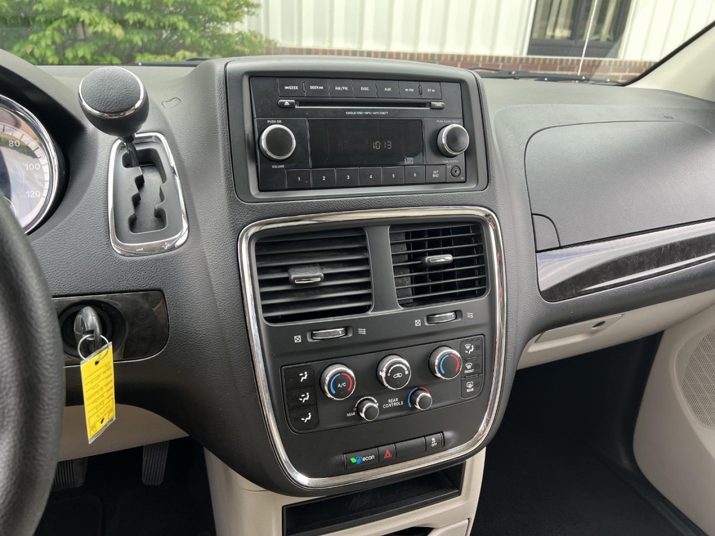 2013 WHITE /Gray Cloth Dodge Grand Caravan SE (2C4RDGBG9DR) with an 3.6L V6 engine, Automatic transmission, located at 2990 Old Orchard Rd., Jackson, MO, 63755, 37.354214, -89.612106 - 2013 Dodge Grand Caravan SE 173xxx miles Front Wheel Drive 3.6L V6 Automatic 3rd Row Stow 'N Go Cruise Power Windows/Locks/Mirrors We have financing available and we accept trades! Fill out a credit application on our website or come by today! If you have any questions, give us a call at ( - Photo#20