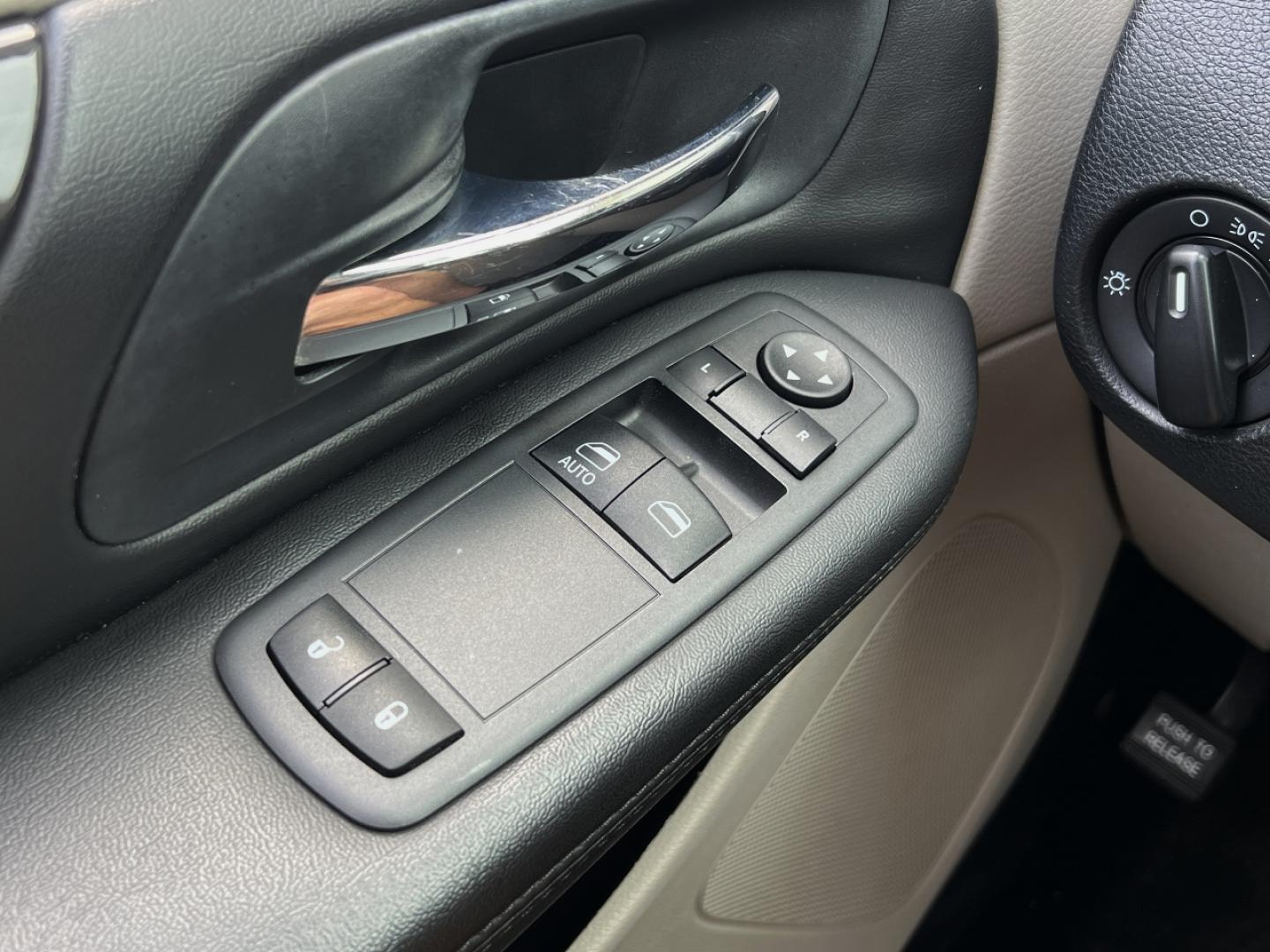 2013 WHITE /Gray Cloth Dodge Grand Caravan SE (2C4RDGBG9DR) with an 3.6L V6 engine, Automatic transmission, located at 2990 Old Orchard Rd., Jackson, MO, 63755, 37.354214, -89.612106 - 2013 Dodge Grand Caravan SE 173xxx miles Front Wheel Drive 3.6L V6 Automatic 3rd Row Stow 'N Go Cruise Power Windows/Locks/Mirrors We have financing available and we accept trades! Fill out a credit application on our website or come by today! If you have any questions, give us a call at ( - Photo#23