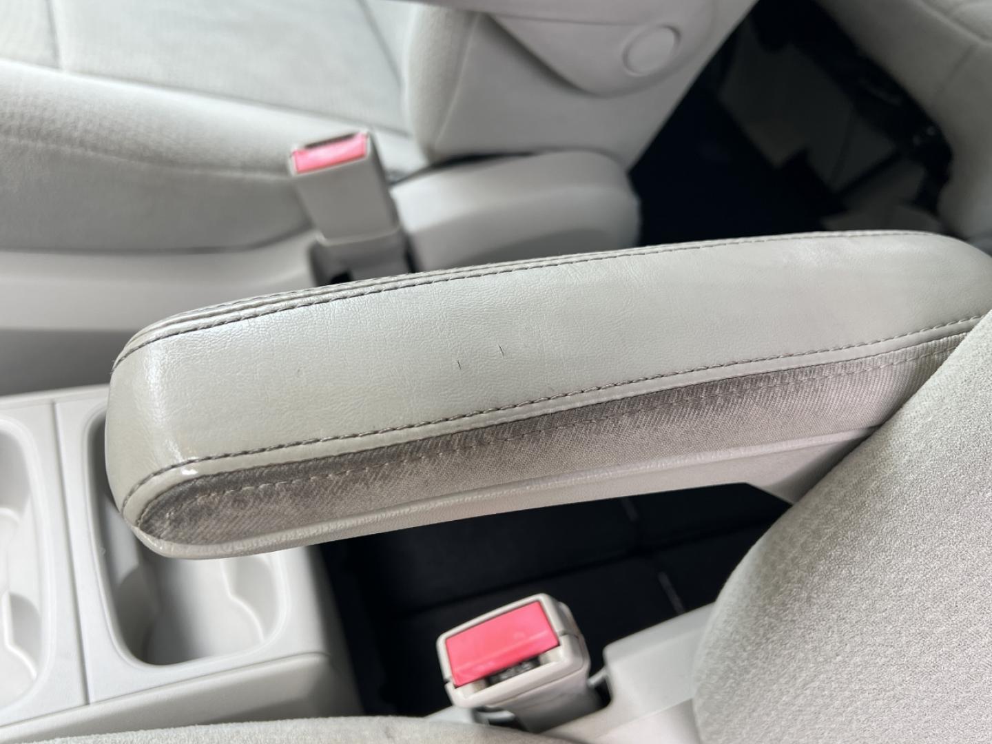 2013 WHITE /Gray Cloth Dodge Grand Caravan SE (2C4RDGBG9DR) with an 3.6L V6 engine, Automatic transmission, located at 2990 Old Orchard Rd., Jackson, MO, 63755, 37.354214, -89.612106 - 2013 Dodge Grand Caravan SE 173xxx miles Front Wheel Drive 3.6L V6 Automatic 3rd Row Stow 'N Go Cruise Power Windows/Locks/Mirrors We have financing available and we accept trades! Fill out a credit application on our website or come by today! If you have any questions, give us a call at ( - Photo#39