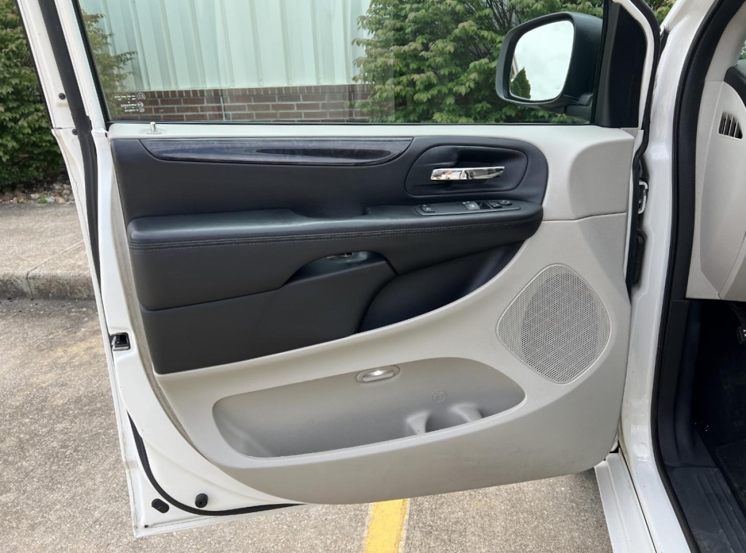 2013 WHITE /Gray Cloth Dodge Grand Caravan SE (2C4RDGBG9DR) with an 3.6L V6 engine, Automatic transmission, located at 2990 Old Orchard Rd., Jackson, MO, 63755, 37.354214, -89.612106 - 2013 Dodge Grand Caravan SE 173xxx miles Front Wheel Drive 3.6L V6 Automatic 3rd Row Stow 'N Go Cruise Power Windows/Locks/Mirrors We have financing available and we accept trades! Fill out a credit application on our website or come by today! If you have any questions, give us a call at ( - Photo#9