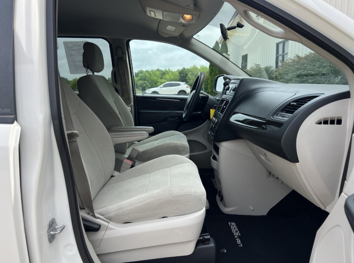 2013 WHITE /Gray Cloth Dodge Grand Caravan SE (2C4RDGBG9DR) with an 3.6L V6 engine, Automatic transmission, located at 2990 Old Orchard Rd., Jackson, MO, 63755, 37.354214, -89.612106 - 2013 Dodge Grand Caravan SE 173xxx miles Front Wheel Drive 3.6L V6 Automatic 3rd Row Stow 'N Go Cruise Power Windows/Locks/Mirrors We have financing available and we accept trades! Fill out a credit application on our website or come by today! If you have any questions, give us a call at ( - Photo#12