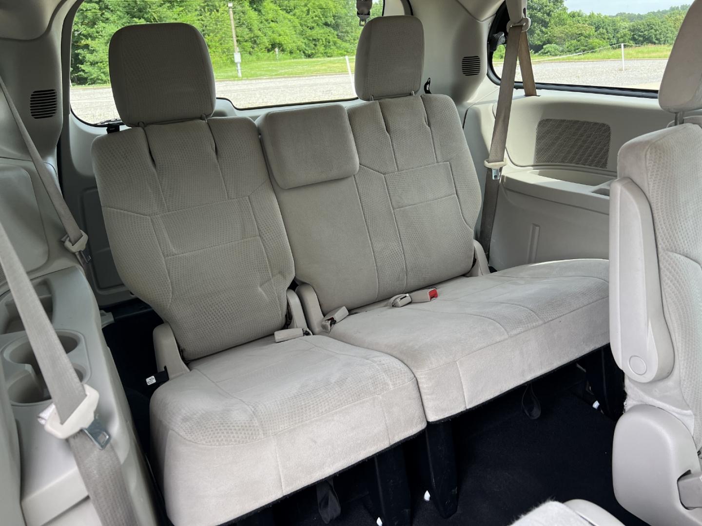 2013 WHITE /Gray Cloth Dodge Grand Caravan SE (2C4RDGBG9DR) with an 3.6L V6 engine, Automatic transmission, located at 2990 Old Orchard Rd., Jackson, MO, 63755, 37.354214, -89.612106 - 2013 Dodge Grand Caravan SE 173xxx miles Front Wheel Drive 3.6L V6 Automatic 3rd Row Stow 'N Go Cruise Power Windows/Locks/Mirrors We have financing available and we accept trades! Fill out a credit application on our website or come by today! If you have any questions, give us a call at ( - Photo#15