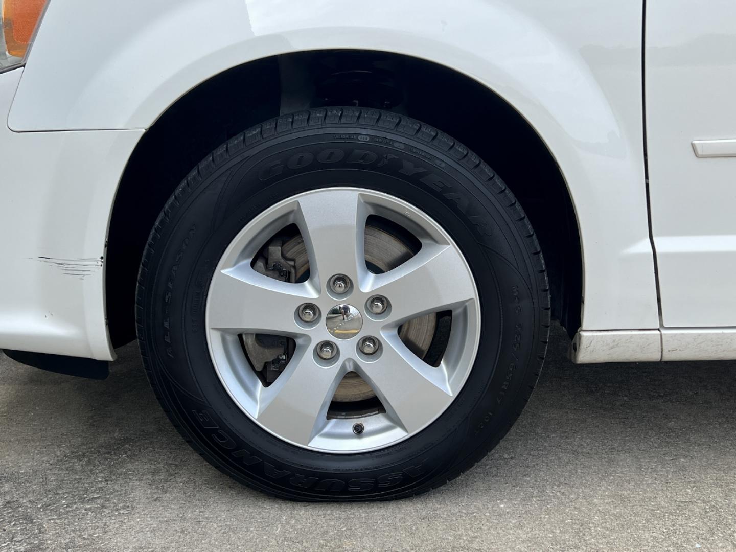 2013 WHITE /Gray Cloth Dodge Grand Caravan SE (2C4RDGBG9DR) with an 3.6L V6 engine, Automatic transmission, located at 2990 Old Orchard Rd., Jackson, MO, 63755, 37.354214, -89.612106 - 2013 Dodge Grand Caravan SE 173xxx miles Front Wheel Drive 3.6L V6 Automatic 3rd Row Stow 'N Go Cruise Power Windows/Locks/Mirrors We have financing available and we accept trades! Fill out a credit application on our website or come by today! If you have any questions, give us a call at ( - Photo#28