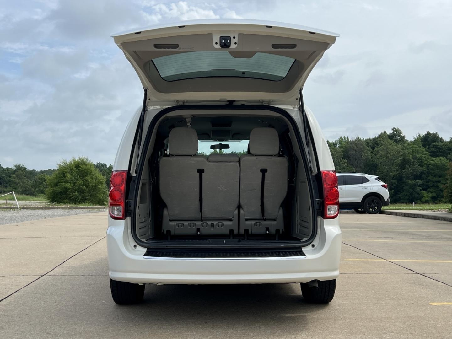 2013 WHITE /Gray Cloth Dodge Grand Caravan SE (2C4RDGBG9DR) with an 3.6L V6 engine, Automatic transmission, located at 2990 Old Orchard Rd., Jackson, MO, 63755, 37.354214, -89.612106 - 2013 Dodge Grand Caravan SE 173xxx miles Front Wheel Drive 3.6L V6 Automatic 3rd Row Stow 'N Go Cruise Power Windows/Locks/Mirrors We have financing available and we accept trades! Fill out a credit application on our website or come by today! If you have any questions, give us a call at ( - Photo#16
