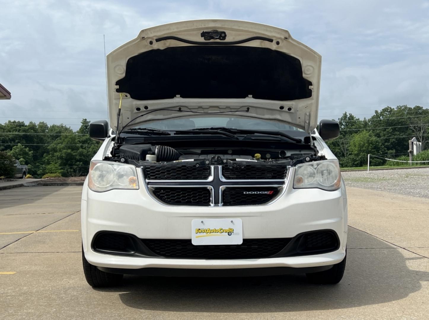 2013 WHITE /Gray Cloth Dodge Grand Caravan SE (2C4RDGBG9DR) with an 3.6L V6 engine, Automatic transmission, located at 2990 Old Orchard Rd., Jackson, MO, 63755, 37.354214, -89.612106 - 2013 Dodge Grand Caravan SE 173xxx miles Front Wheel Drive 3.6L V6 Automatic 3rd Row Stow 'N Go Cruise Power Windows/Locks/Mirrors We have financing available and we accept trades! Fill out a credit application on our website or come by today! If you have any questions, give us a call at ( - Photo#26